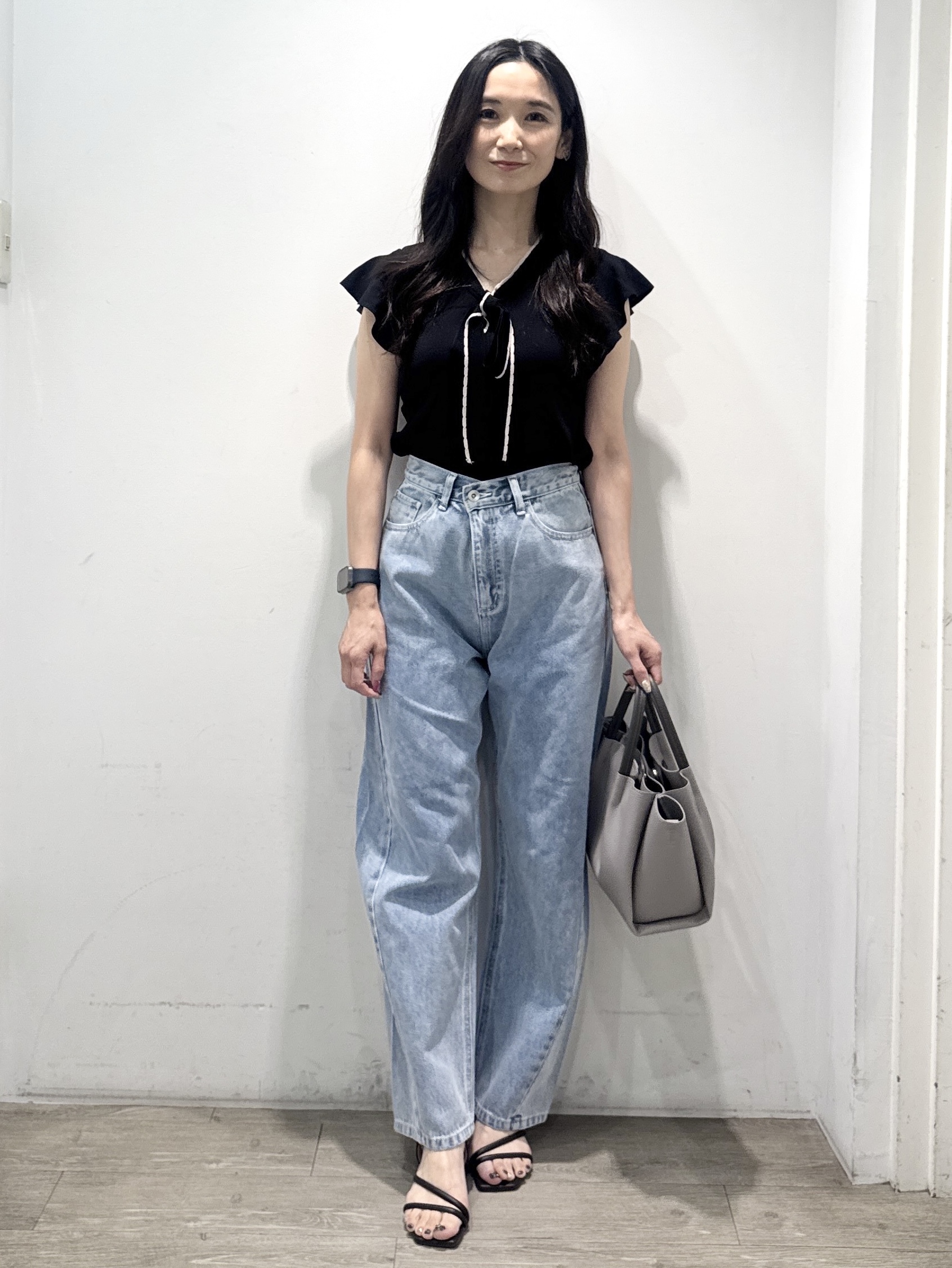 yuicciさんの「OPAQUE.CLIP｜【UVケア／接触冷感】バイカラーボウタイフリルトップス《洗濯機OK》」を使ったコーディネート