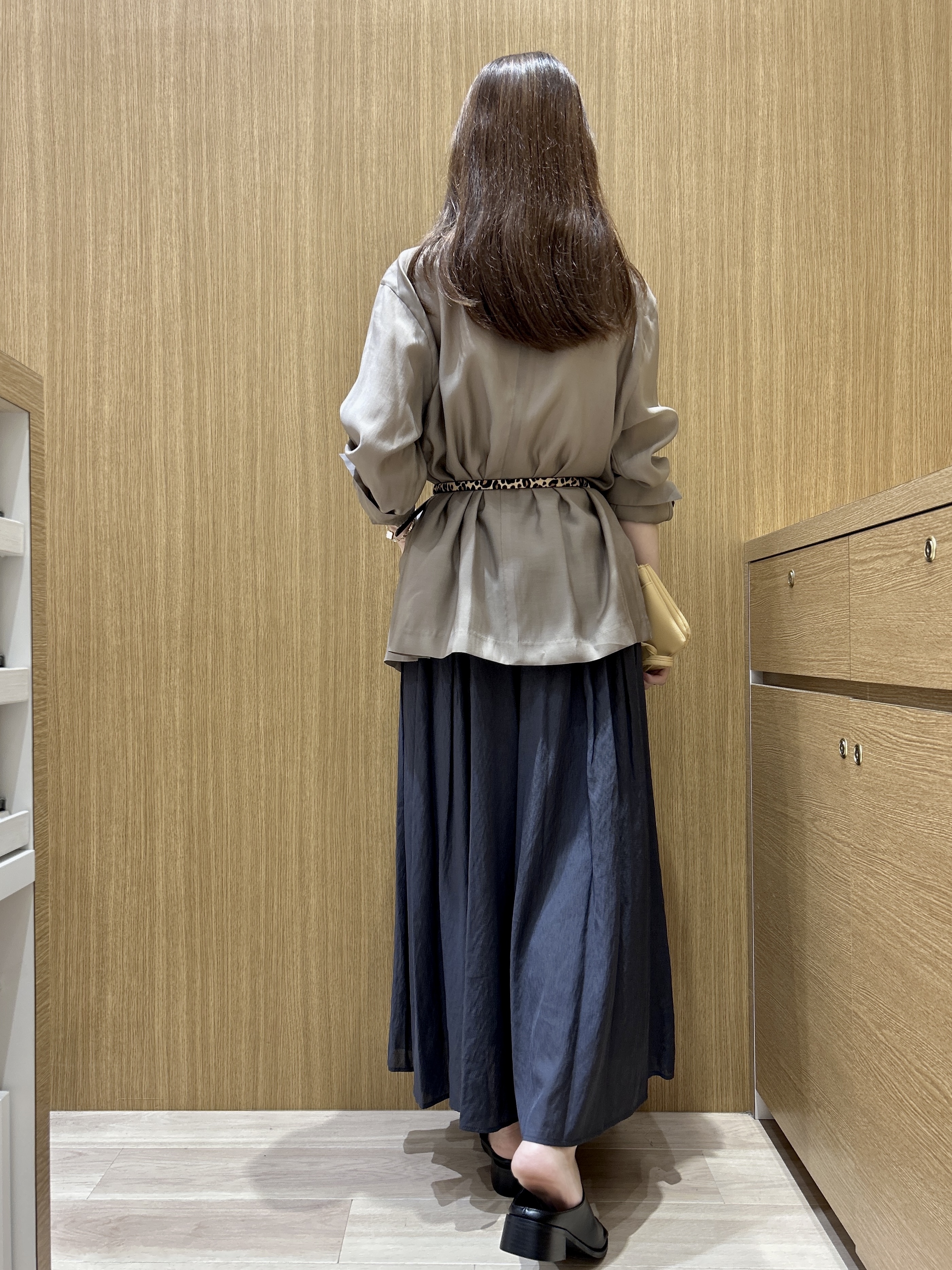maiさんの「OPAQUE.CLIP｜2WAYスリーブ シアーテーラードジャケット【洗濯機OK】」を使ったコーディネート