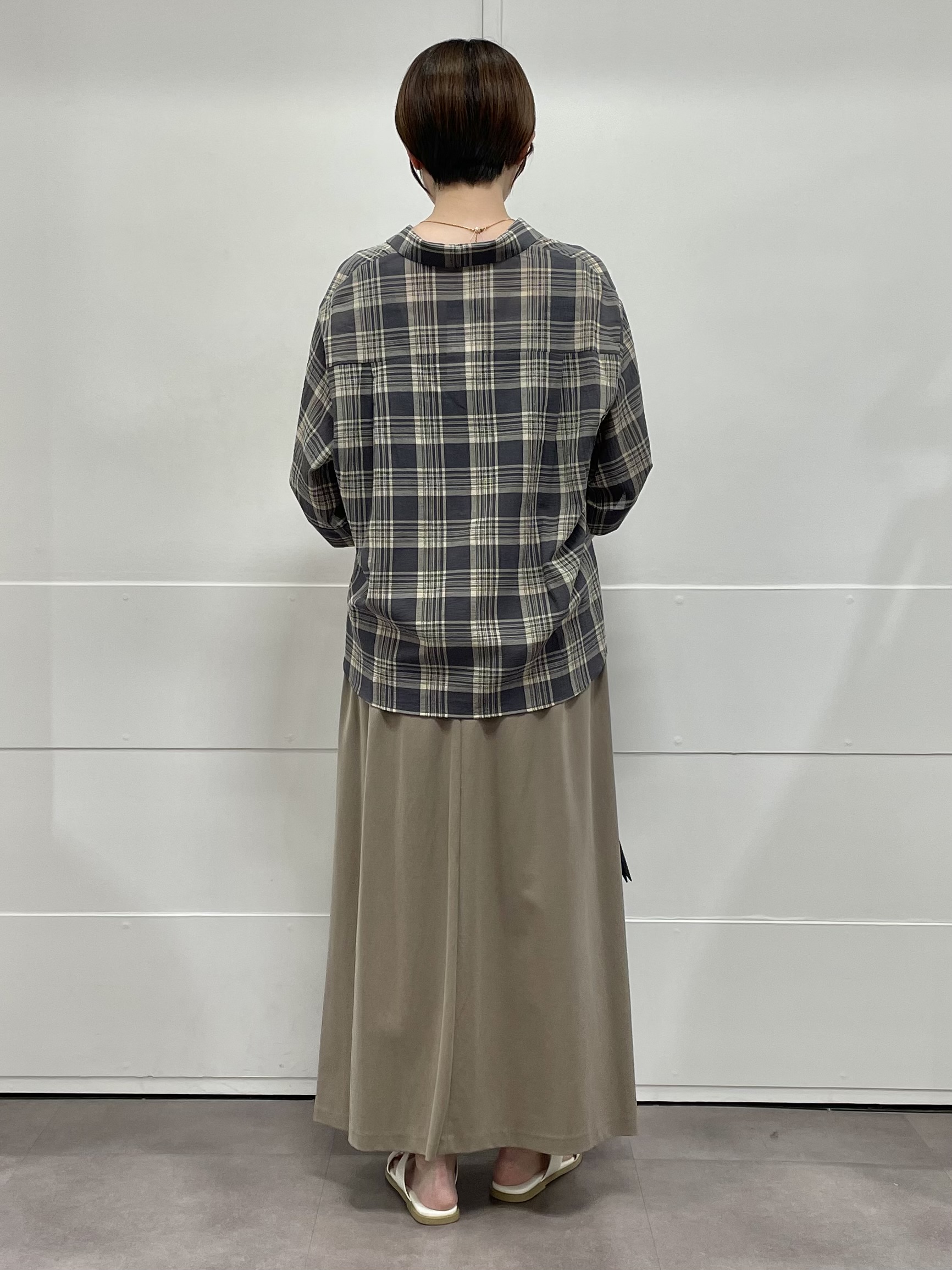 MOMOKOさんの「UNTITLED｜【透け感／2WAY】袖アレンジ チェックシャツ」を使ったコーディネート