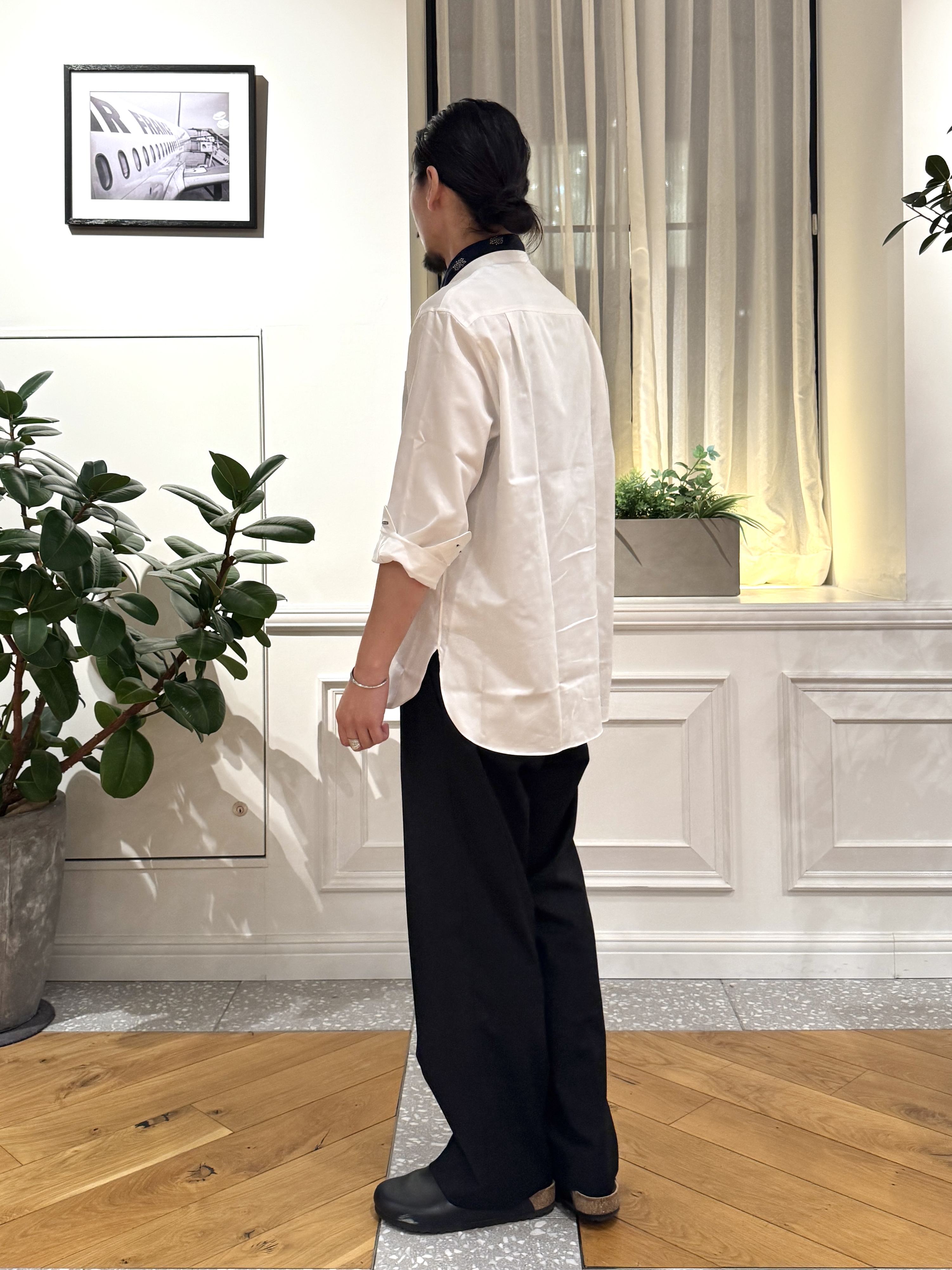 kawarataniさんの「DRESSTERIOR｜バンドカラーシャツ」を使ったコーディネート