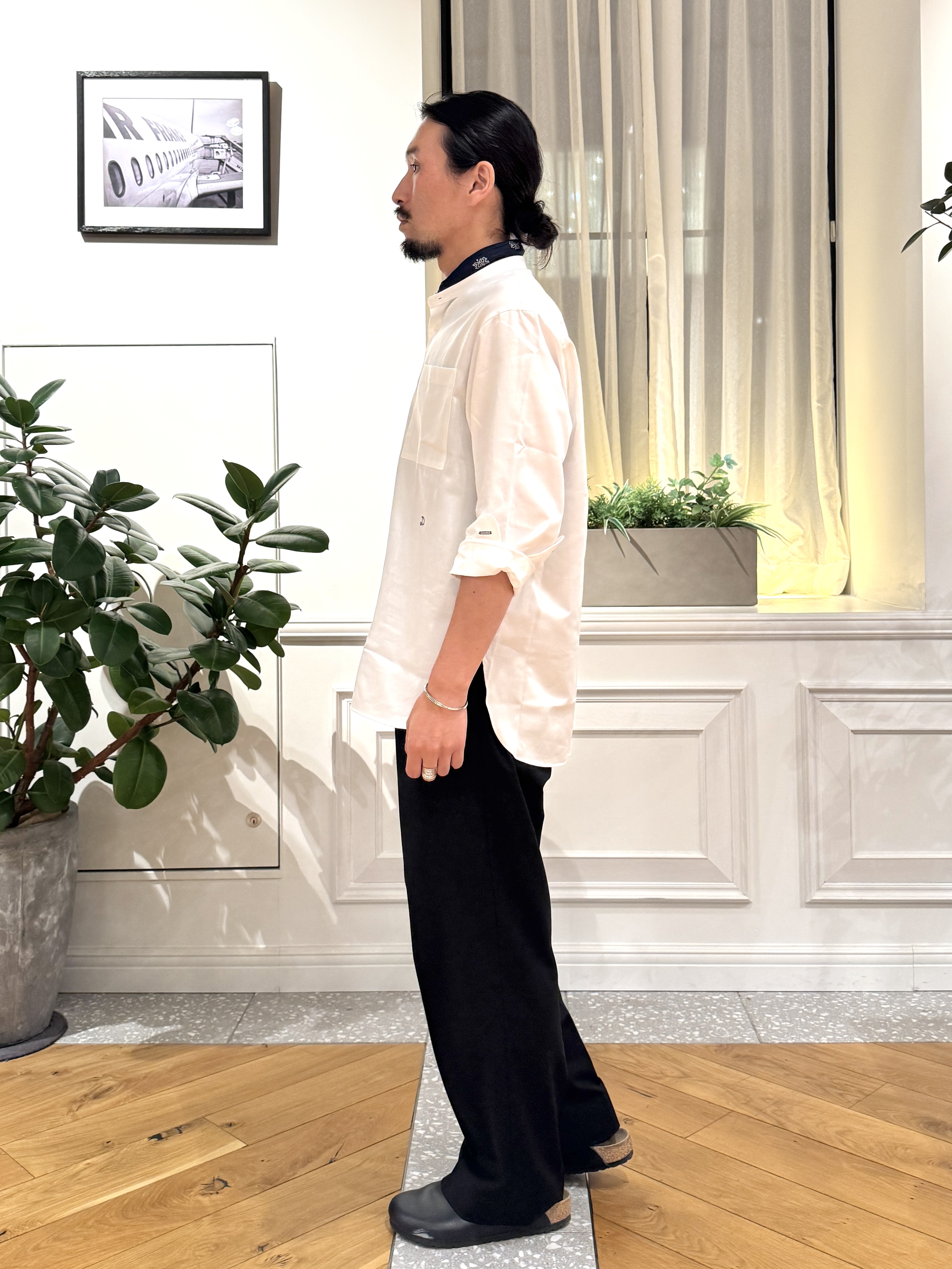 kawarataniさんの「DRESSTERIOR｜バンドカラーシャツ」を使ったコーディネート
