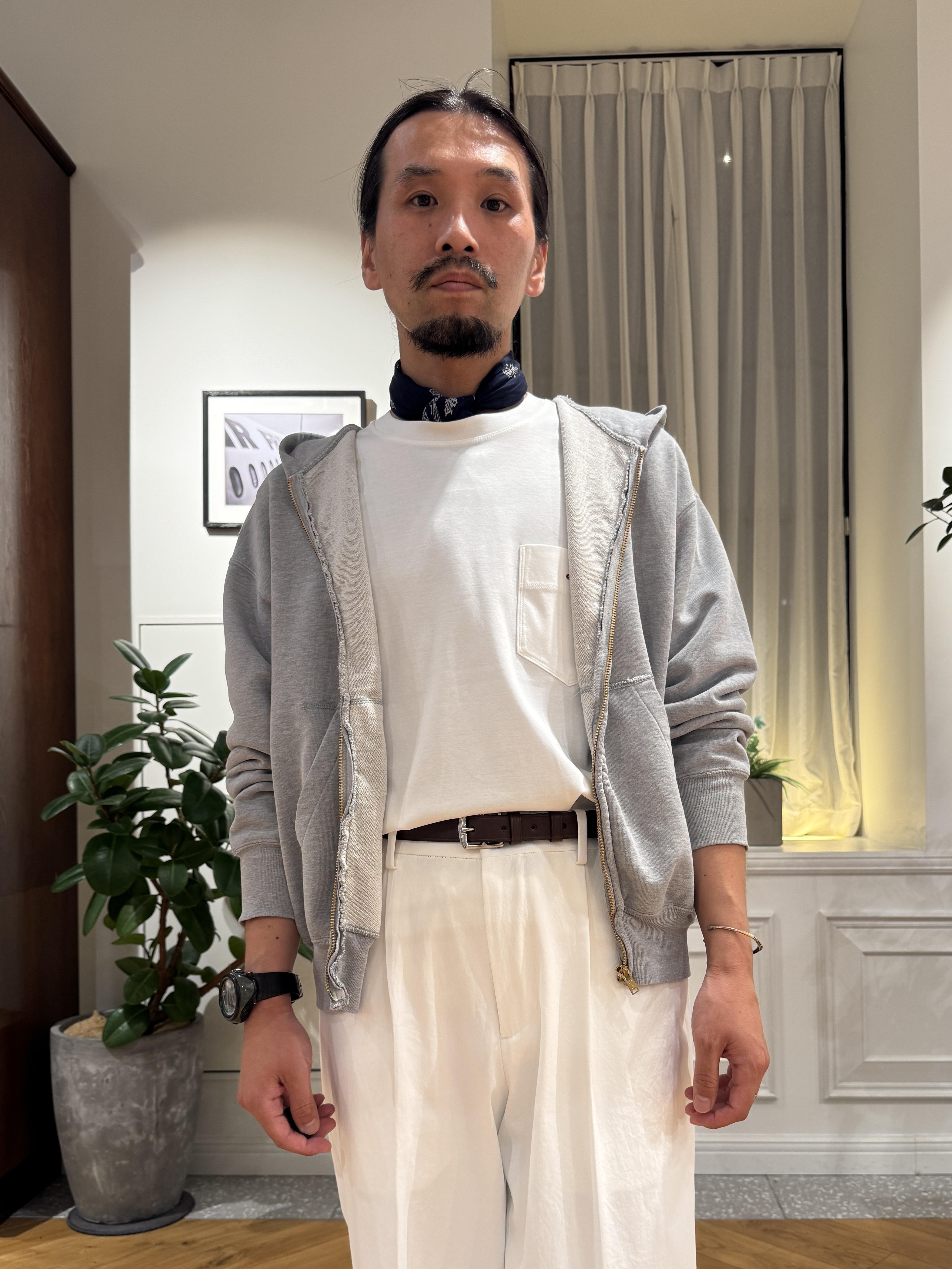 kawarataniさんの「DRESSTERIOR｜REMI RELIEF（レミレリーフ）SP加工裏毛ZIPパーカ New Fit」を使ったコーディネート