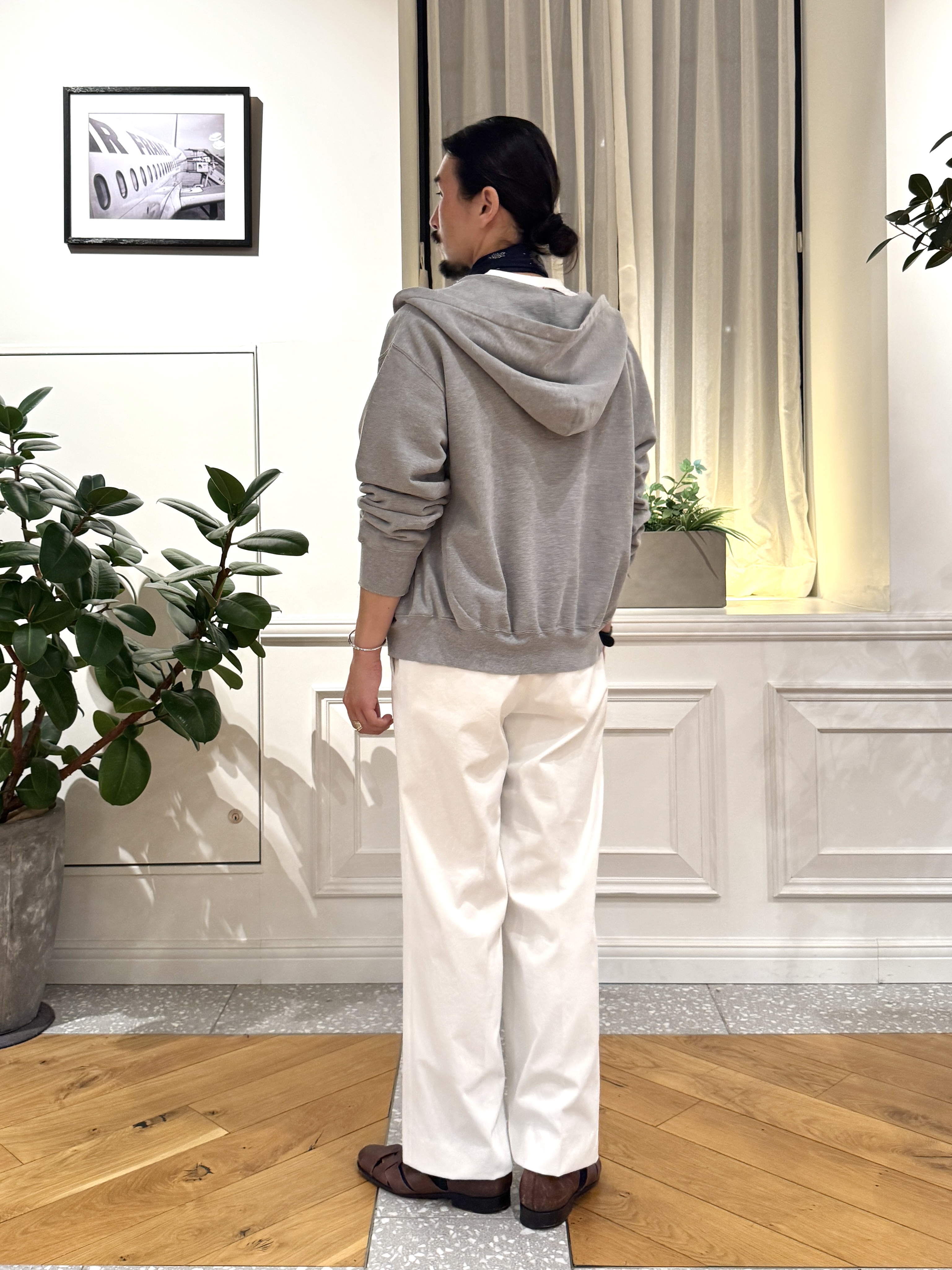 kawarataniさんの「DRESSTERIOR｜REMI RELIEF（レミレリーフ）SP加工裏毛ZIPパーカ New Fit」を使ったコーディネート