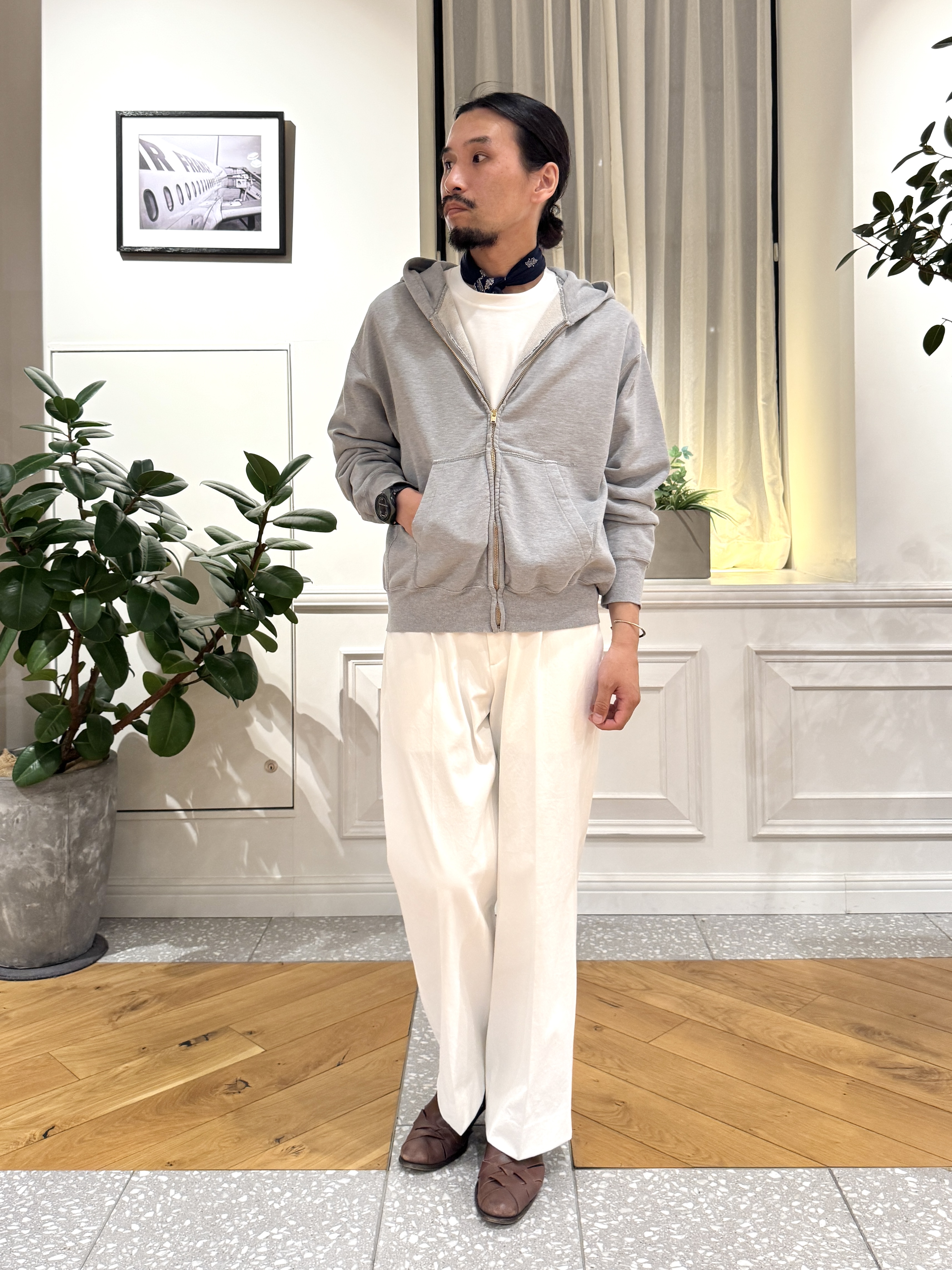 kawarataniさんの「DRESSTERIOR｜REMI RELIEF（レミレリーフ）SP加工裏毛ZIPパーカ New Fit」を使ったコーディネート