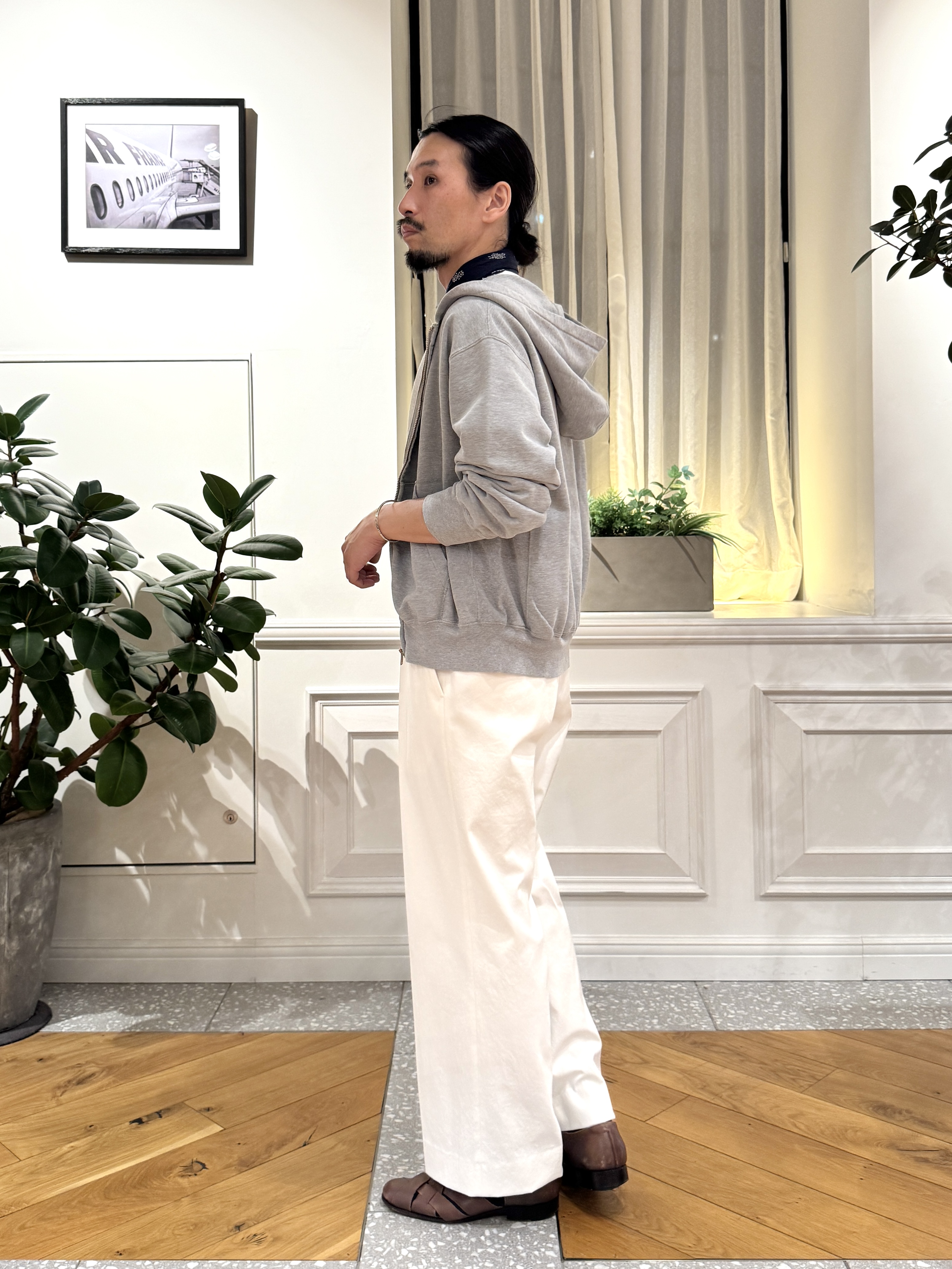 kawarataniさんの「DRESSTERIOR｜REMI RELIEF（レミレリーフ）SP加工裏毛ZIPパーカ New Fit」を使ったコーディネート