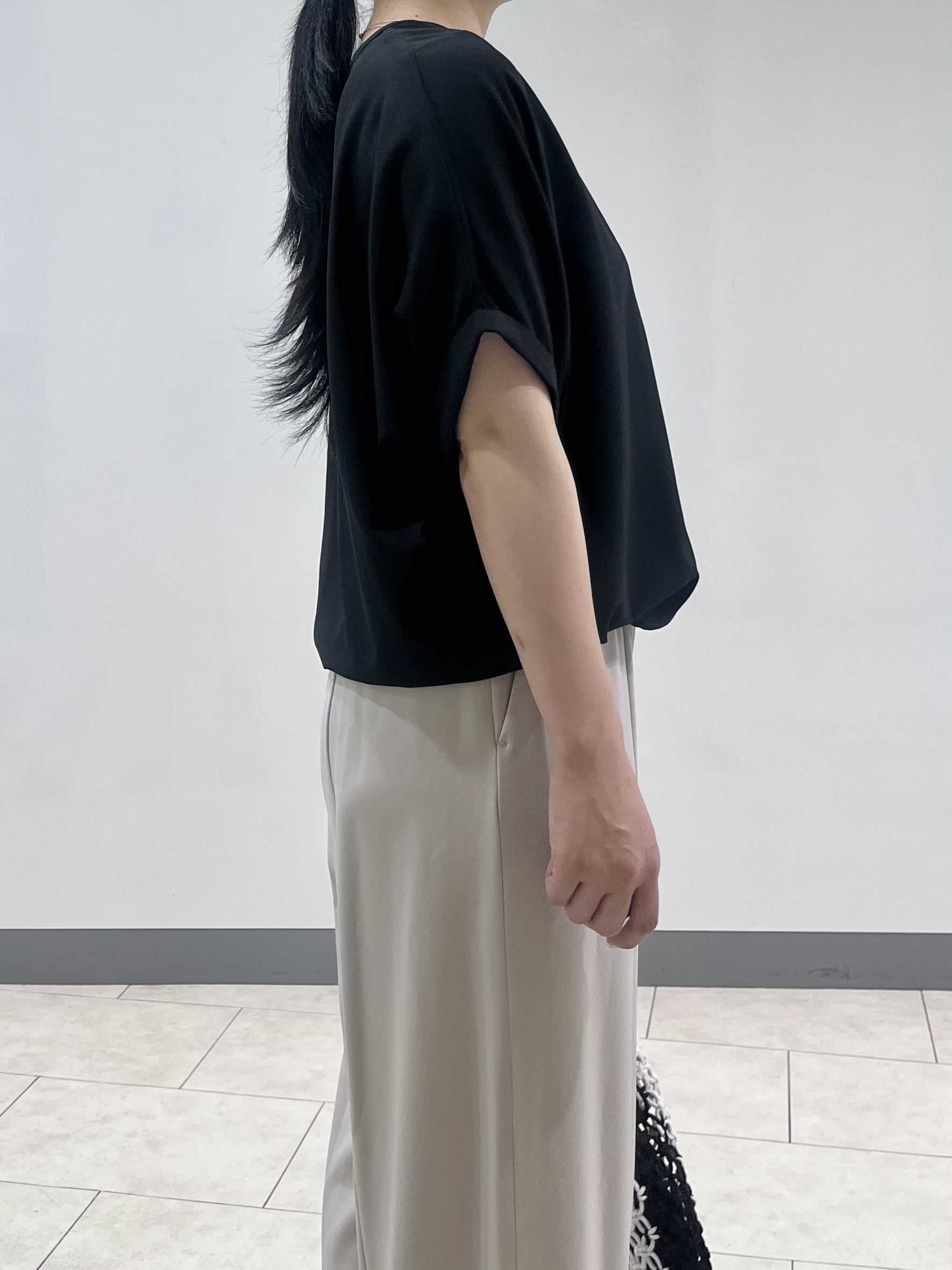 hasuさんの「INDIVI｜【着る日傘】ドルマンフォルムブルゾン」を使ったコーディネート