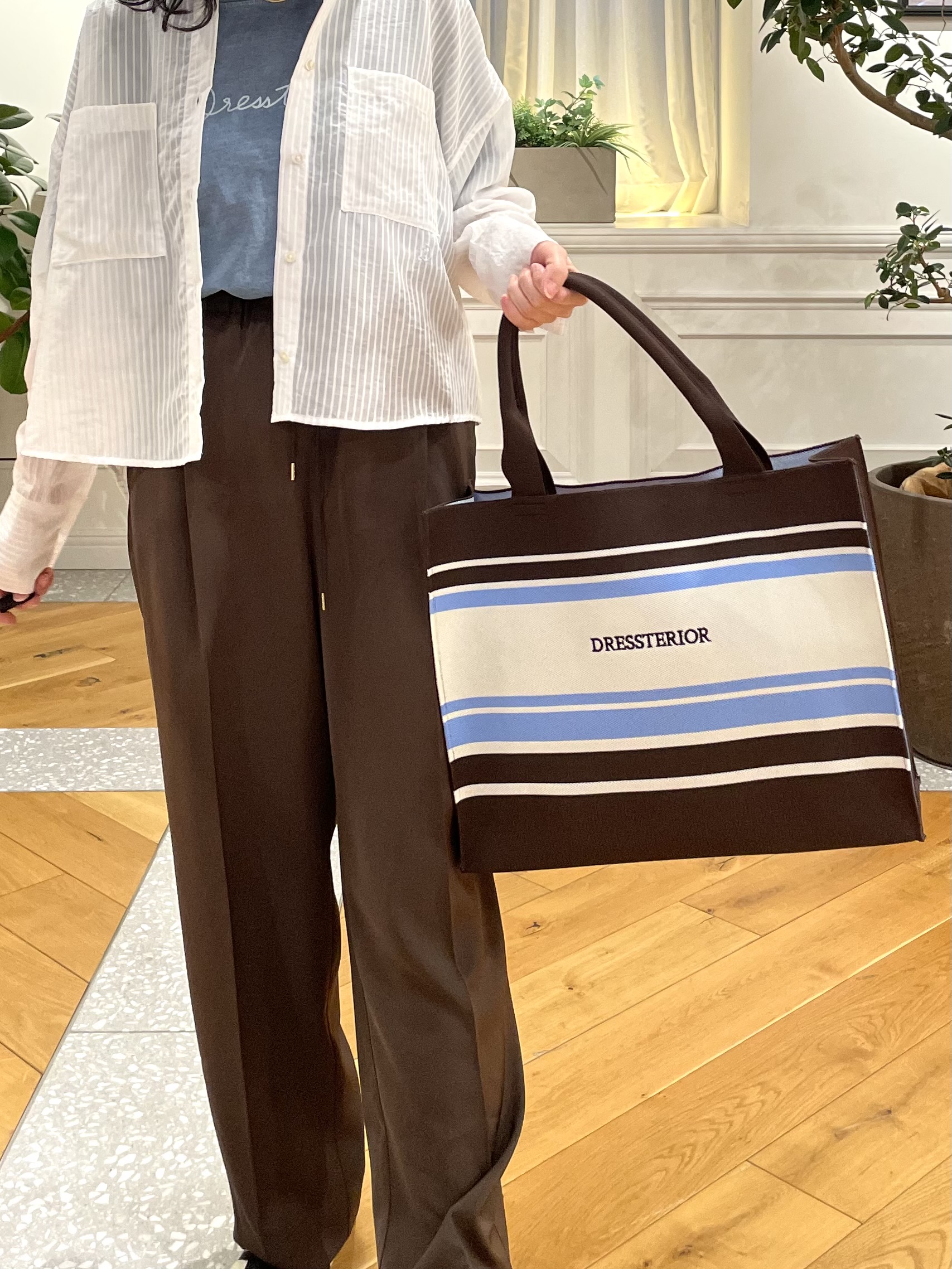 Lilyさんの「DRESSTERIOR｜シアーストライプクロップドシャツ」を使ったコーディネート