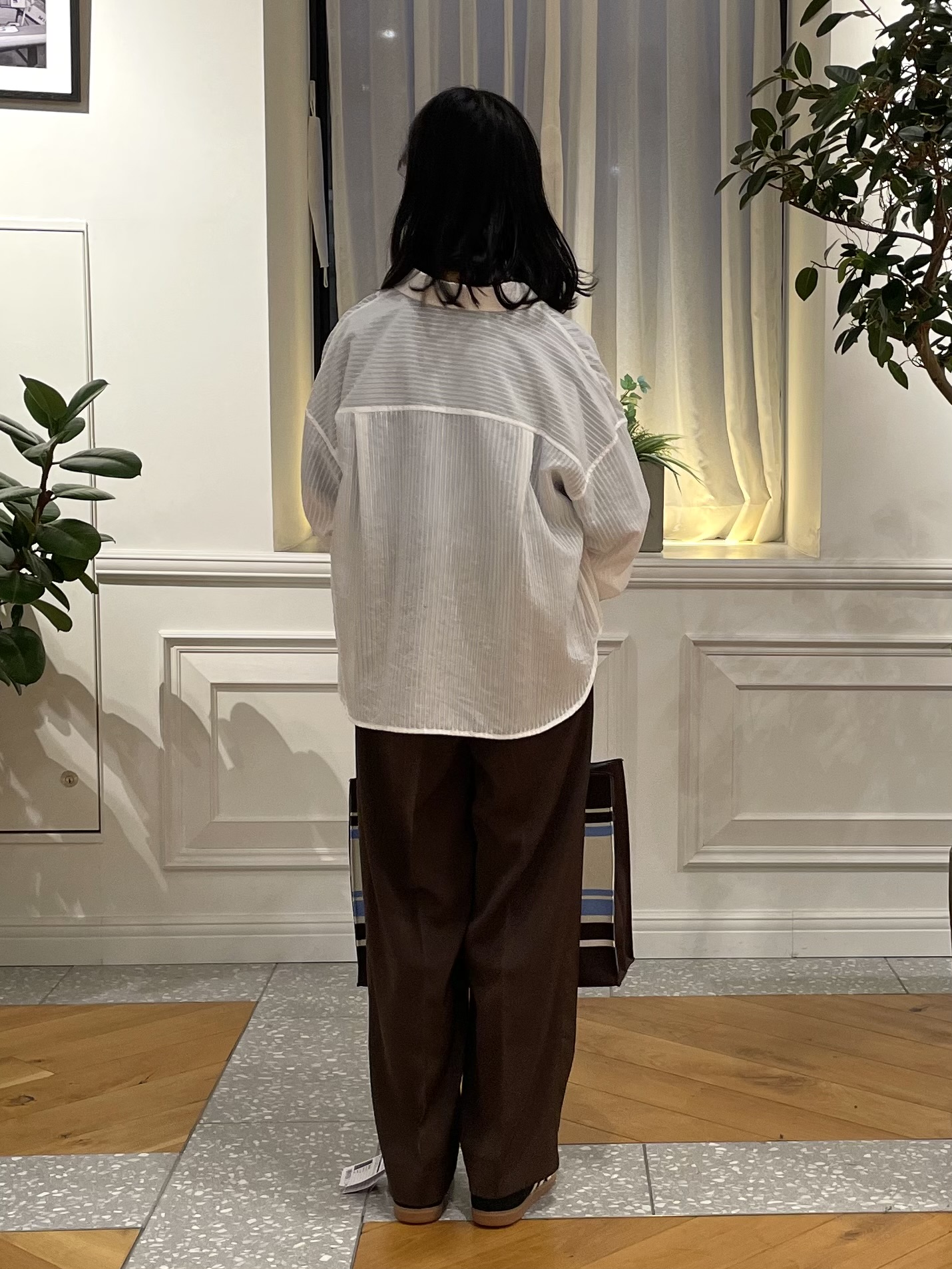 Lilyさんの「DRESSTERIOR｜シアーストライプクロップドシャツ」を使ったコーディネート
