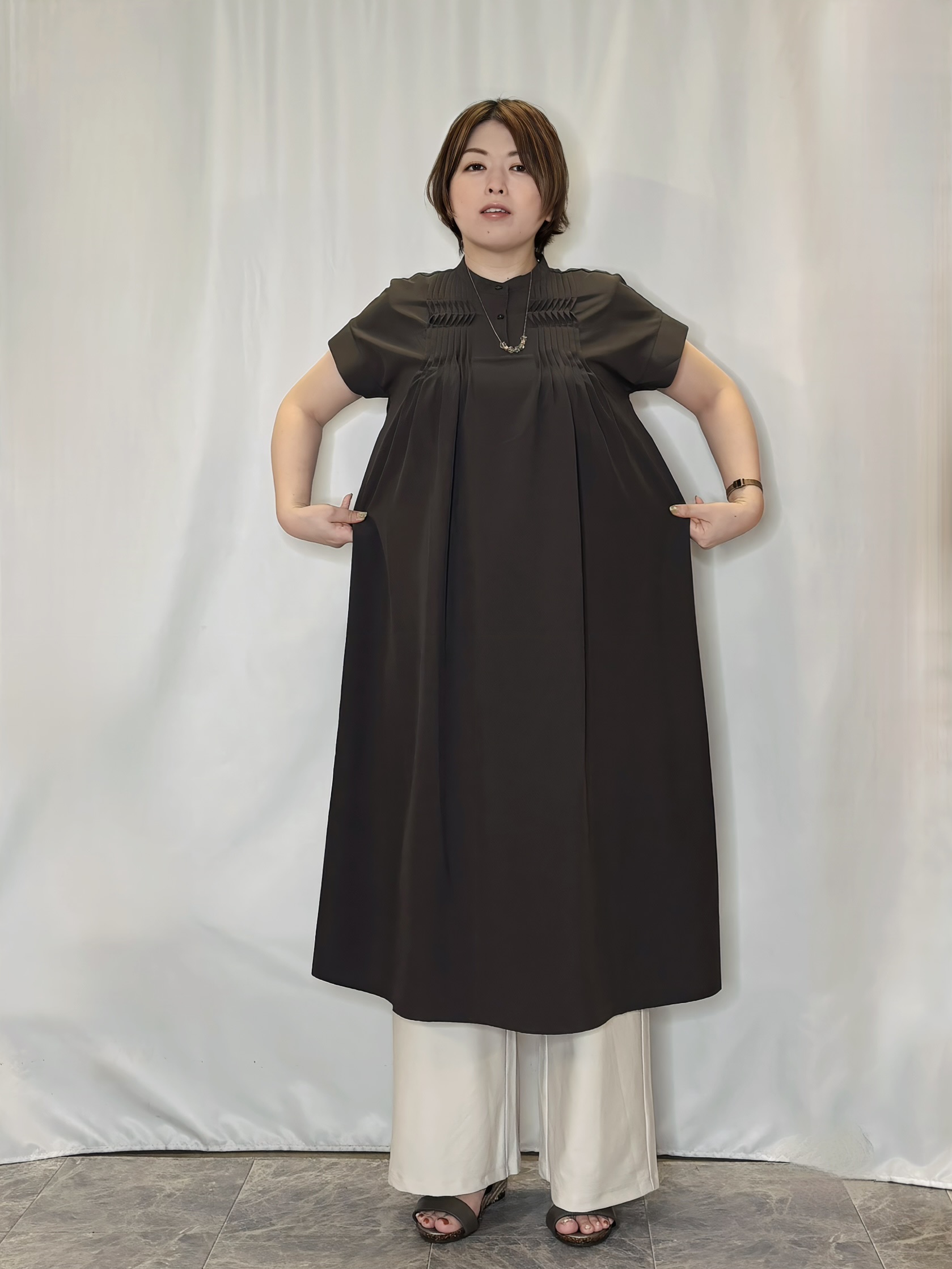 たみさんの「SHOO･LA･RUE｜【S-LL/洗濯機可】ピンタックデザインがサマ見え Aラインワンピース」を使ったコーディネート