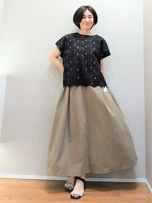 ミズタさんの「UNTITLED｜【セットアップ可/品のある透け感】リーフレースブラウス」を使ったコーディネート