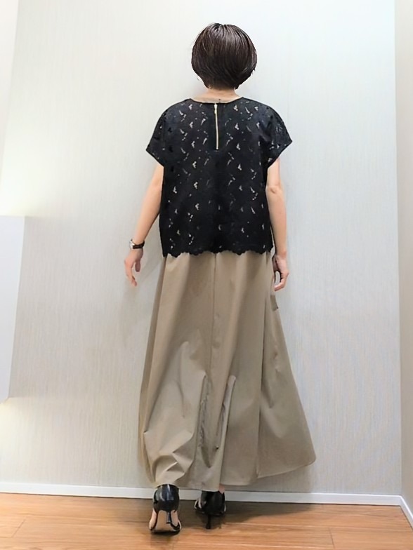 ミズタさんの「UNTITLED｜【セットアップ可/品のある透け感】リーフレースブラウス」を使ったコーディネート