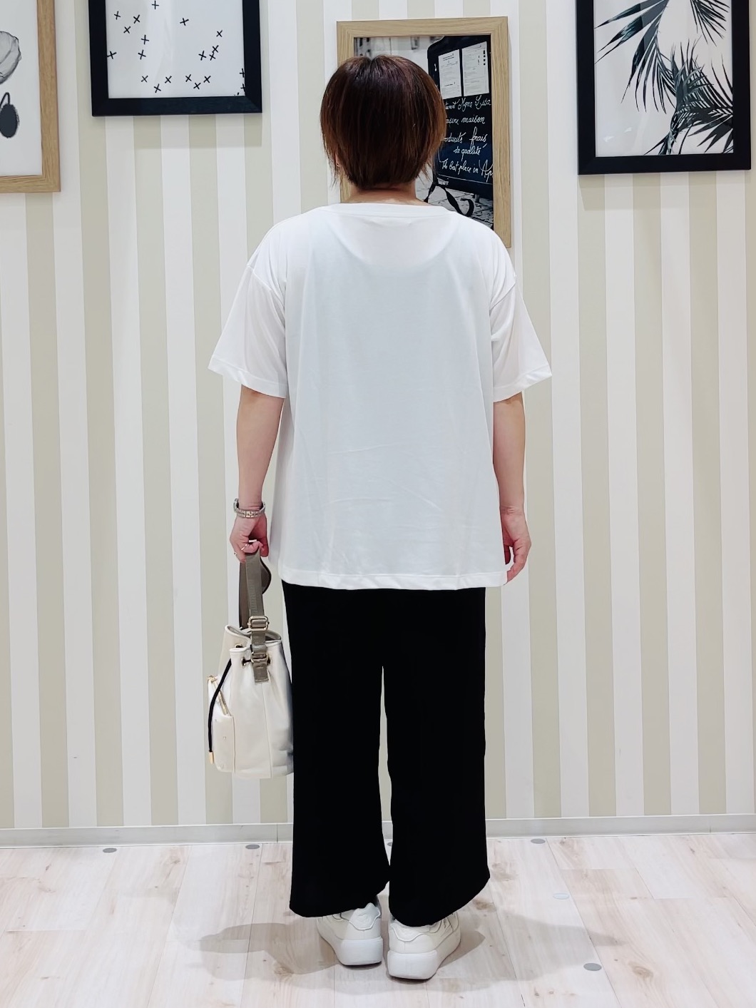 ma_miさんの「SHOO･LA･RUE｜【ひんやり/体型カバー】プリントデザインが目を惹く 裾シャーリングTシャツ」を使ったコーディネート