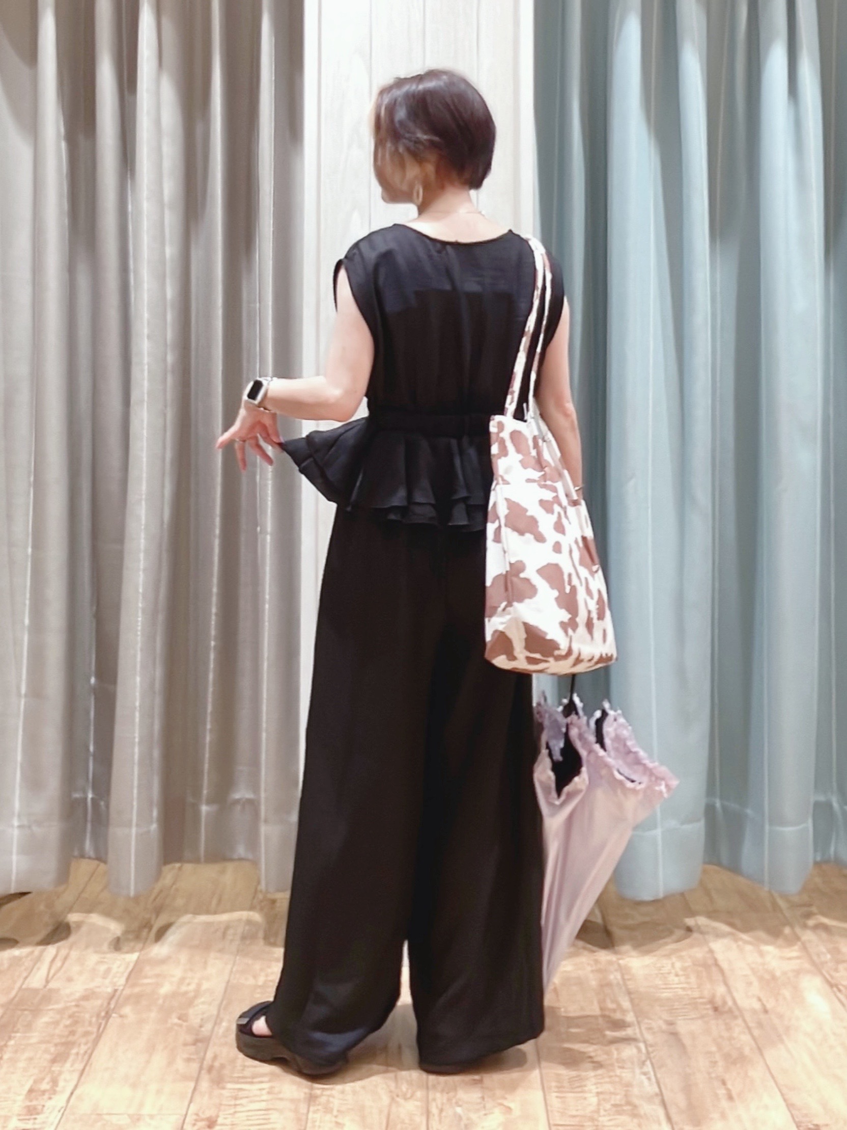 aaamiさんの「SHOO･LA･RUE｜【S-LL/洗濯機可】ラクにキレイに Vネックペプラムオールインワン」を使ったコーディネート
