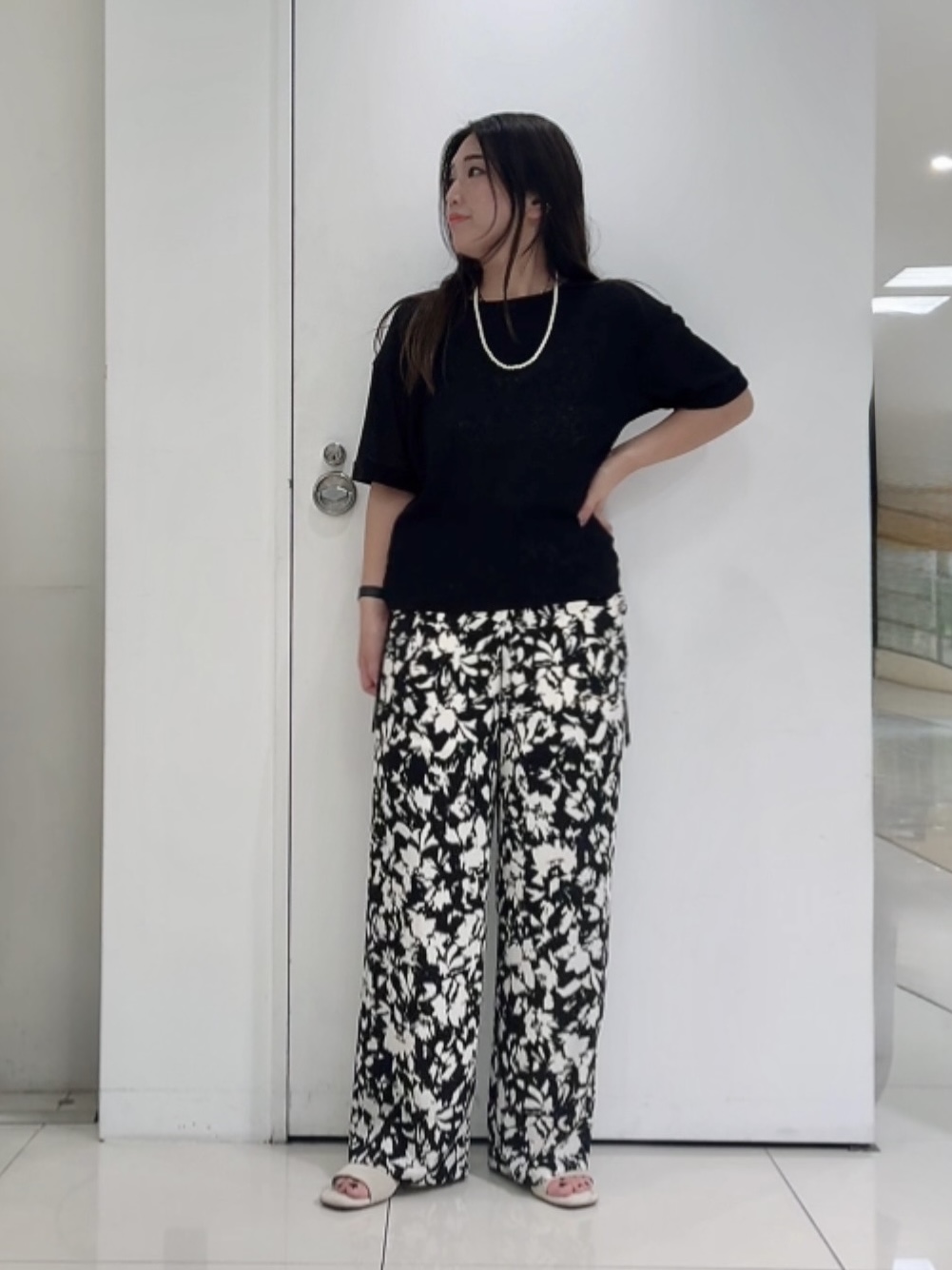 なかじさんの「UNTITLED｜モザイクフラワープリントパンツ」を使ったコーディネート