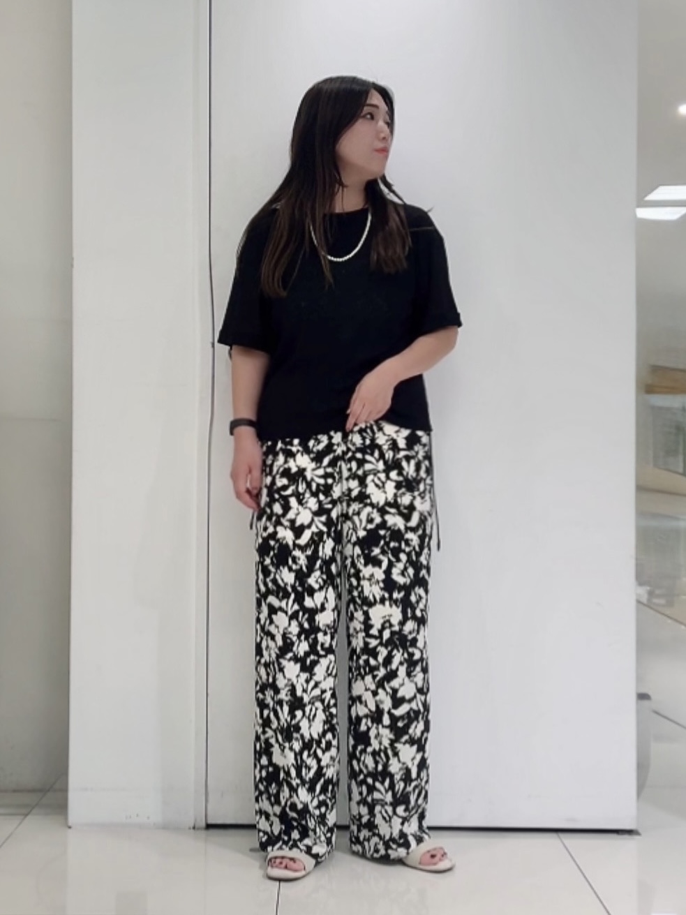なかじさんの「UNTITLED｜モザイクフラワープリントパンツ」を使ったコーディネート