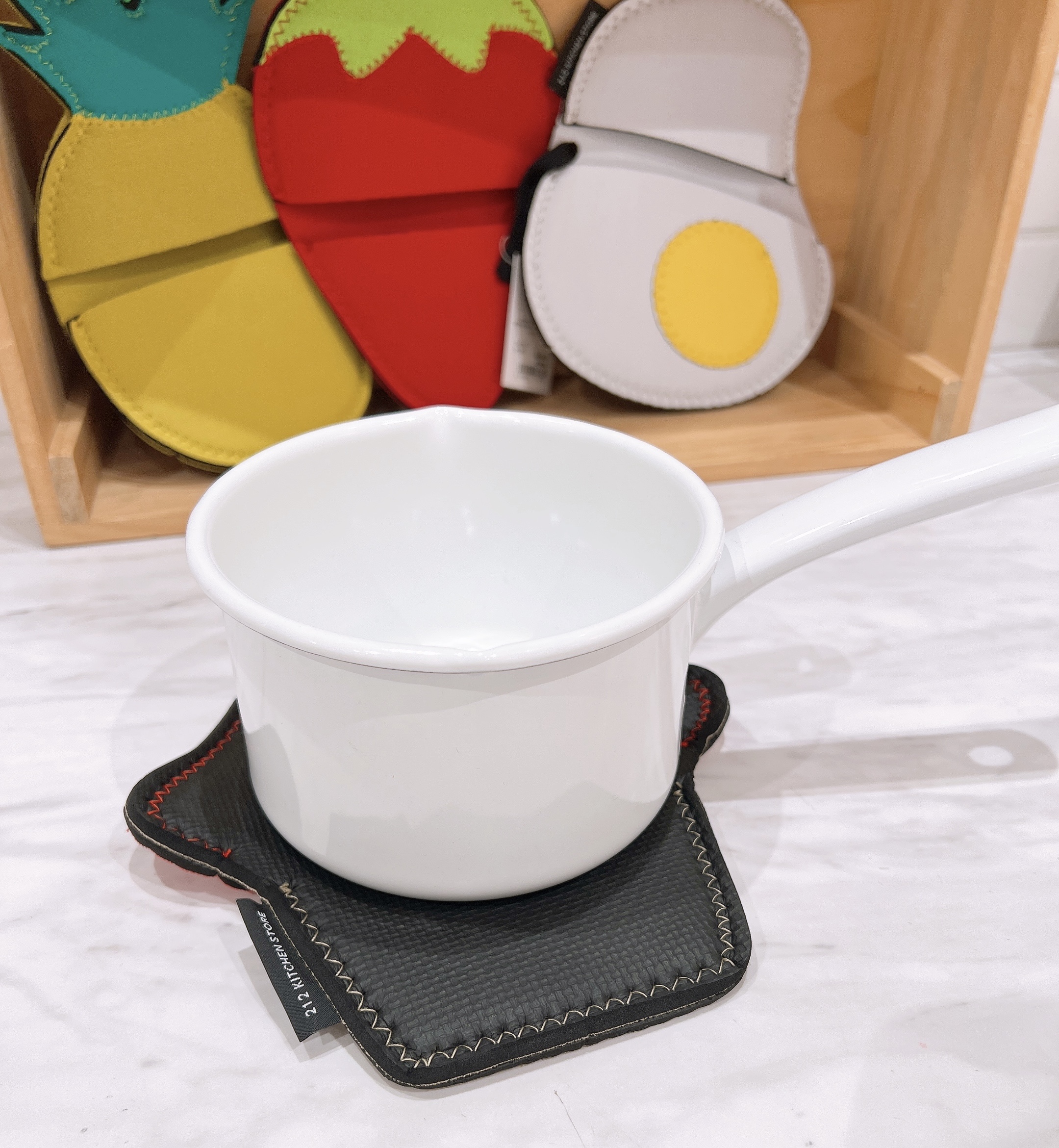 MUさんの「212 KITCHEN STORE｜ミトン マッシュルーム ＜212Kオリジナル＞」を使ったコーディネート