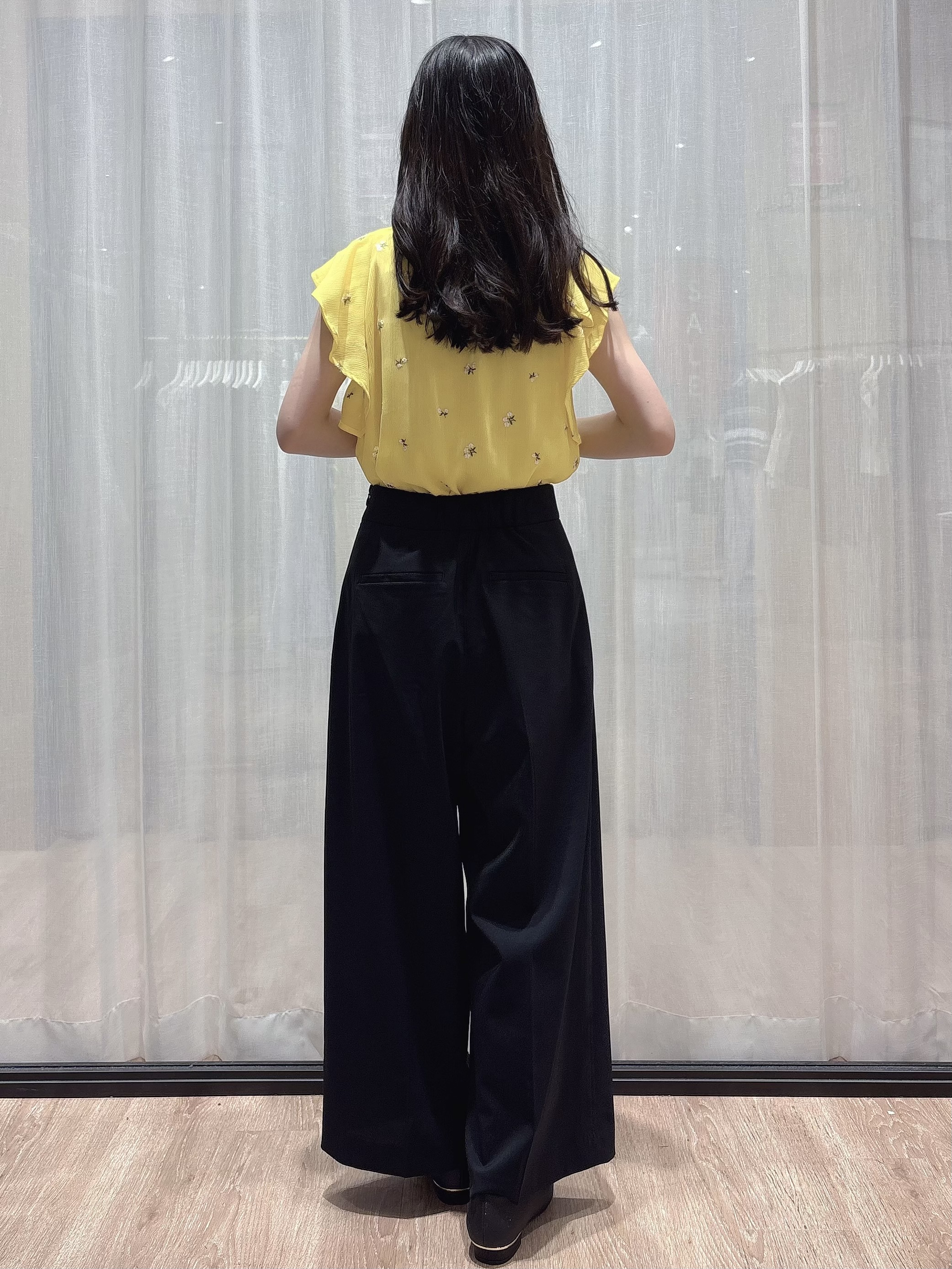 ぞうげさんの「OPAQUE.CLIP｜2wayフリルリボン刺繍ブラウス【洗濯機OK／イージーアイロン】」を使ったコーディネート