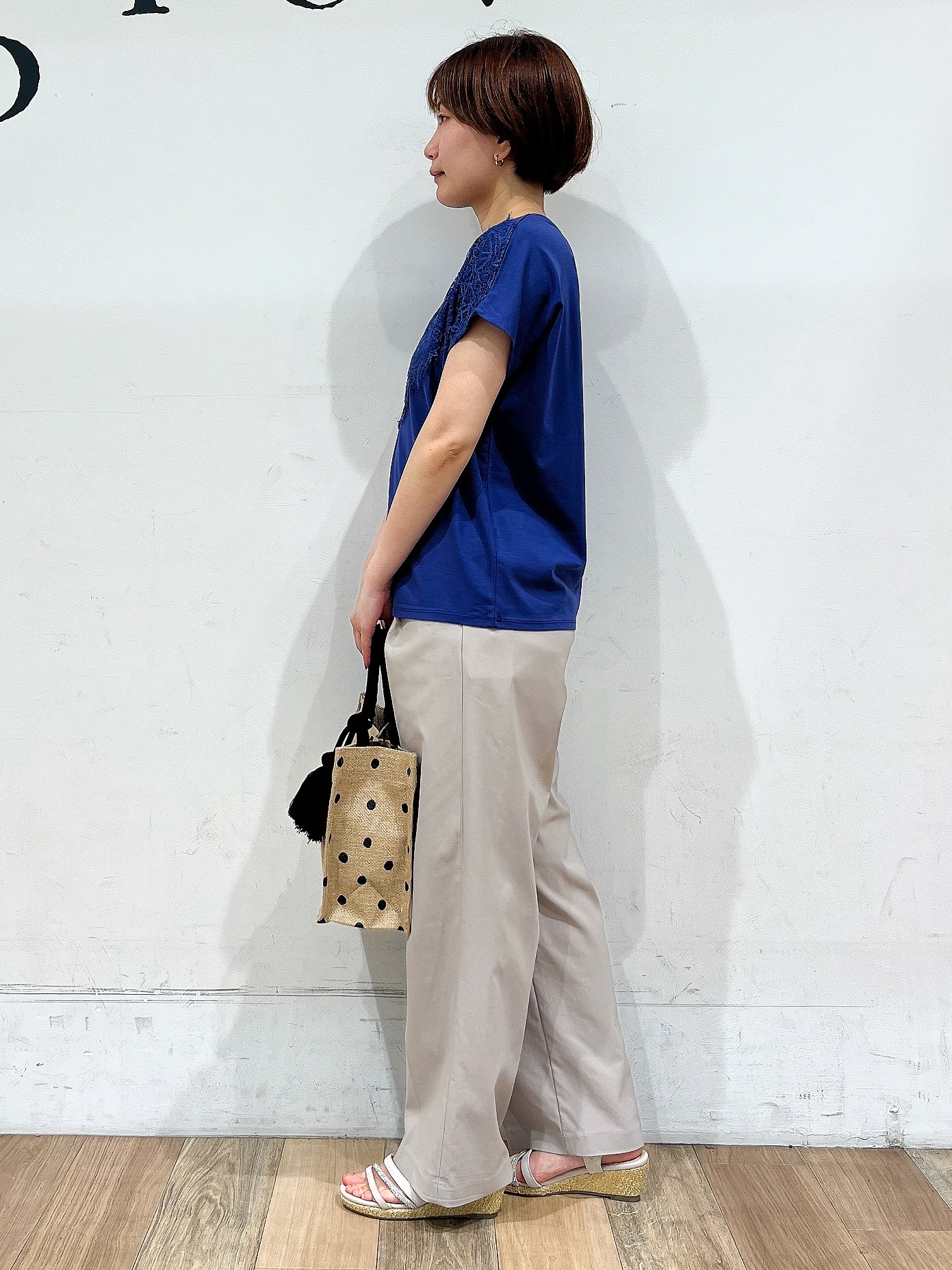 山さんさんの「grove｜【持続冷感/SET UP可】ひんやりポンチシリーズ／フロントレースドルマンカットソー」を使ったコーディネート