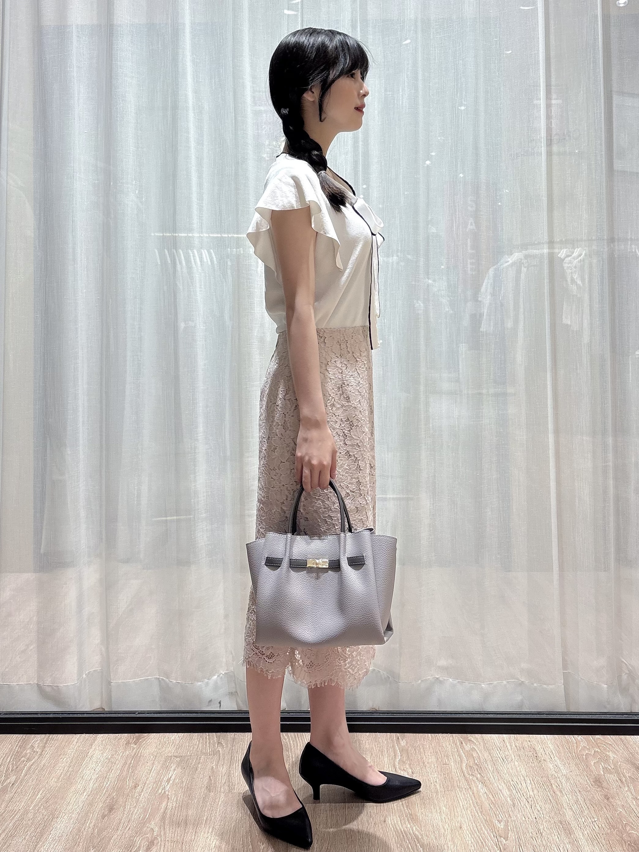 ぞうげさんの「OPAQUE.CLIP｜【UVケア／接触冷感】バイカラーボウタイフリルトップス《洗濯機OK》」を使ったコーディネート