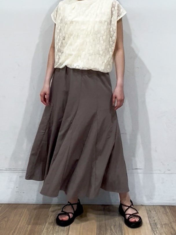 山さんさんの「grove｜【肩回りカバー】一枚で叶う、レイヤードニット」を使ったコーディネート