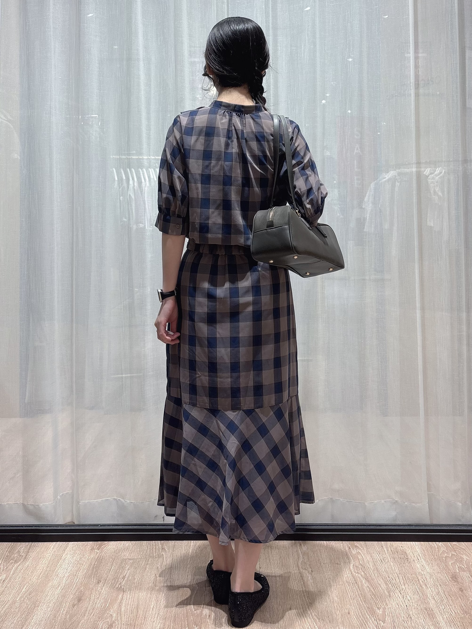 ぞうげさんの「OPAQUE.CLIP｜【高通気性】シアーチェックフリルブラウス《洗濯機OK／イージーアイロン》」を使ったコーディネート