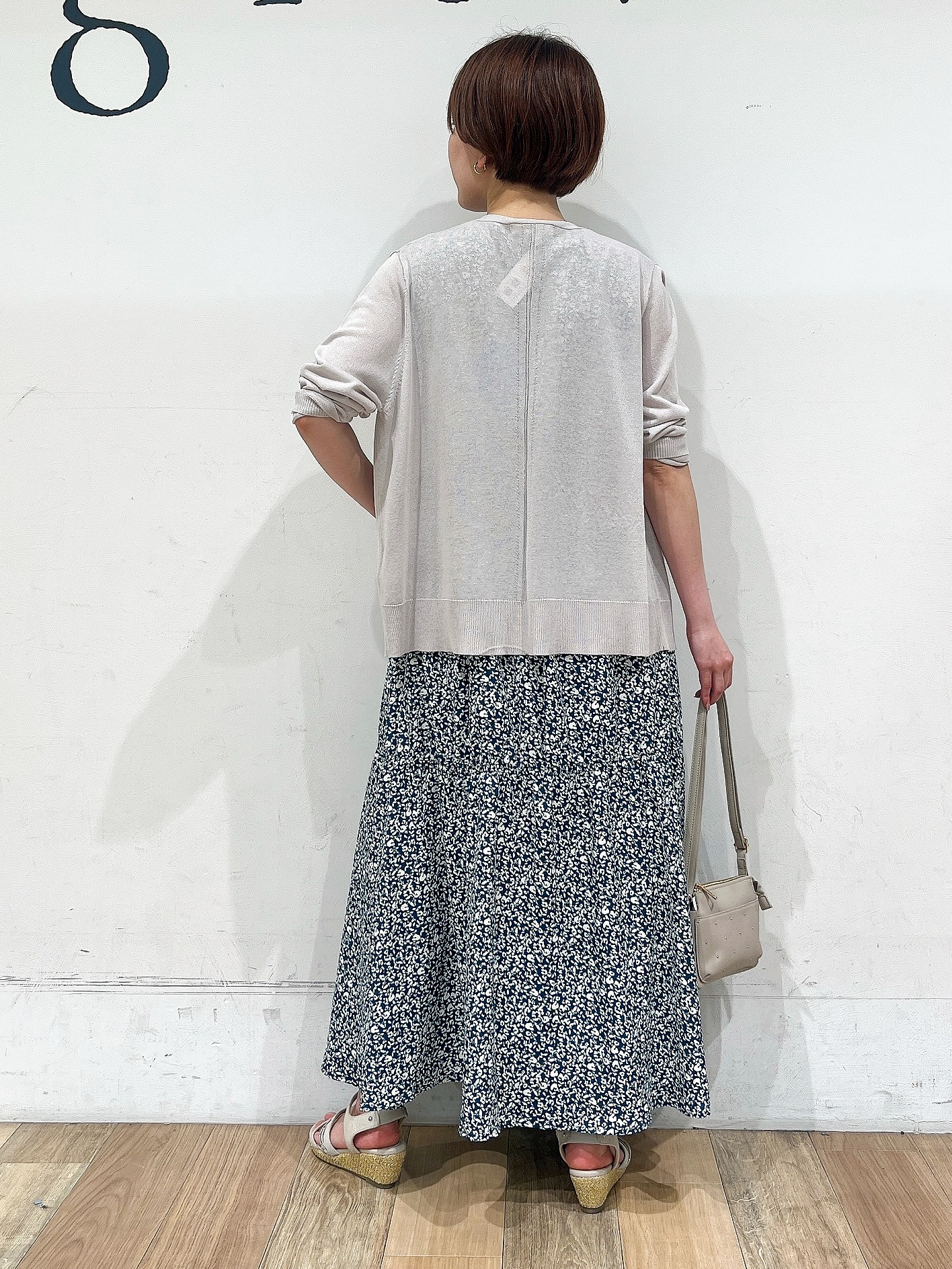 山さんさんの「grove｜【低身長さんも選べる着丈・洗濯機◎】花柄ウエストシャーリングワンピース」を使ったコーディネート