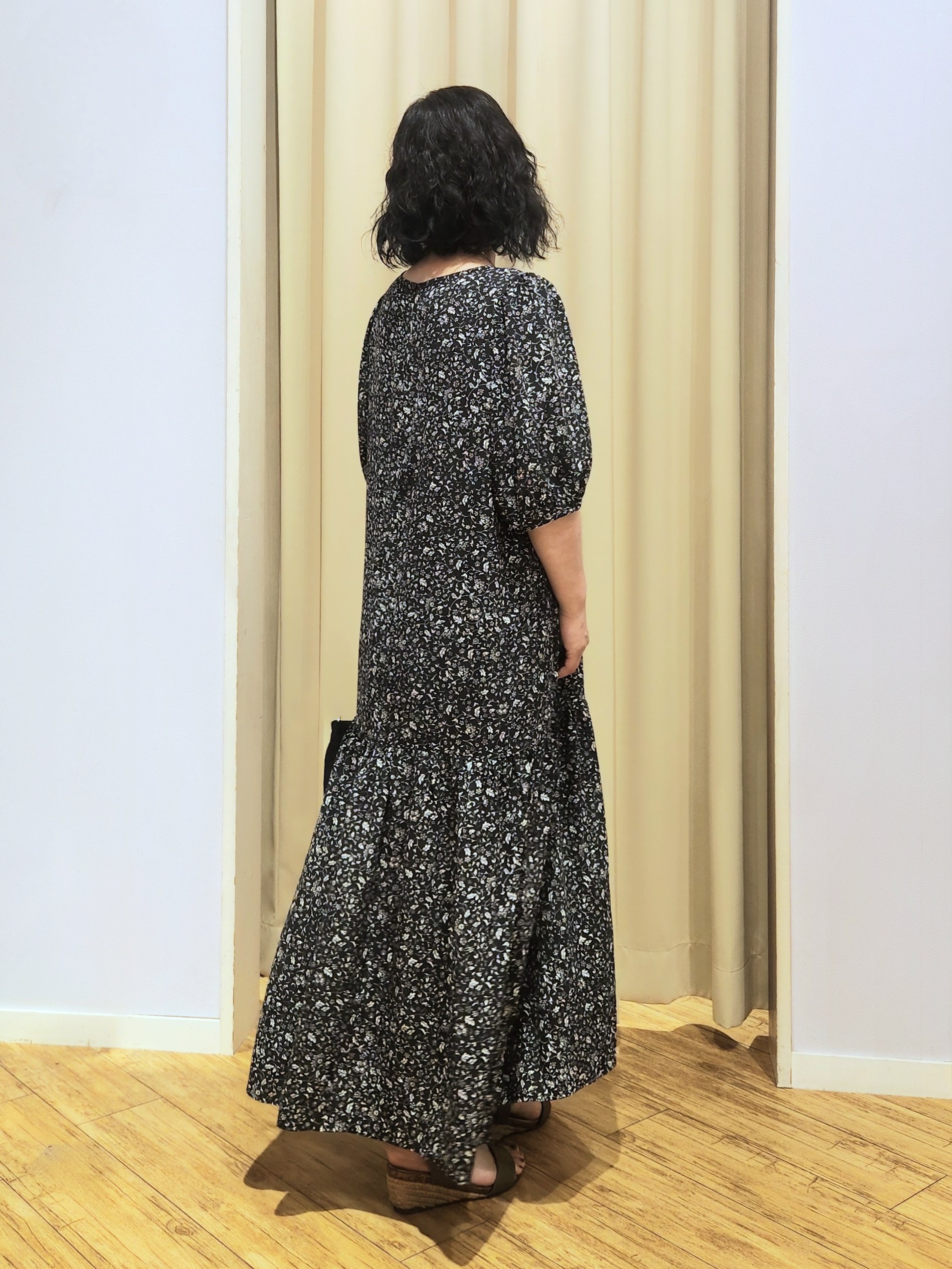 くまさんの「SHOO･LA･RUE｜花柄ティアードワンピース」を使ったコーディネート