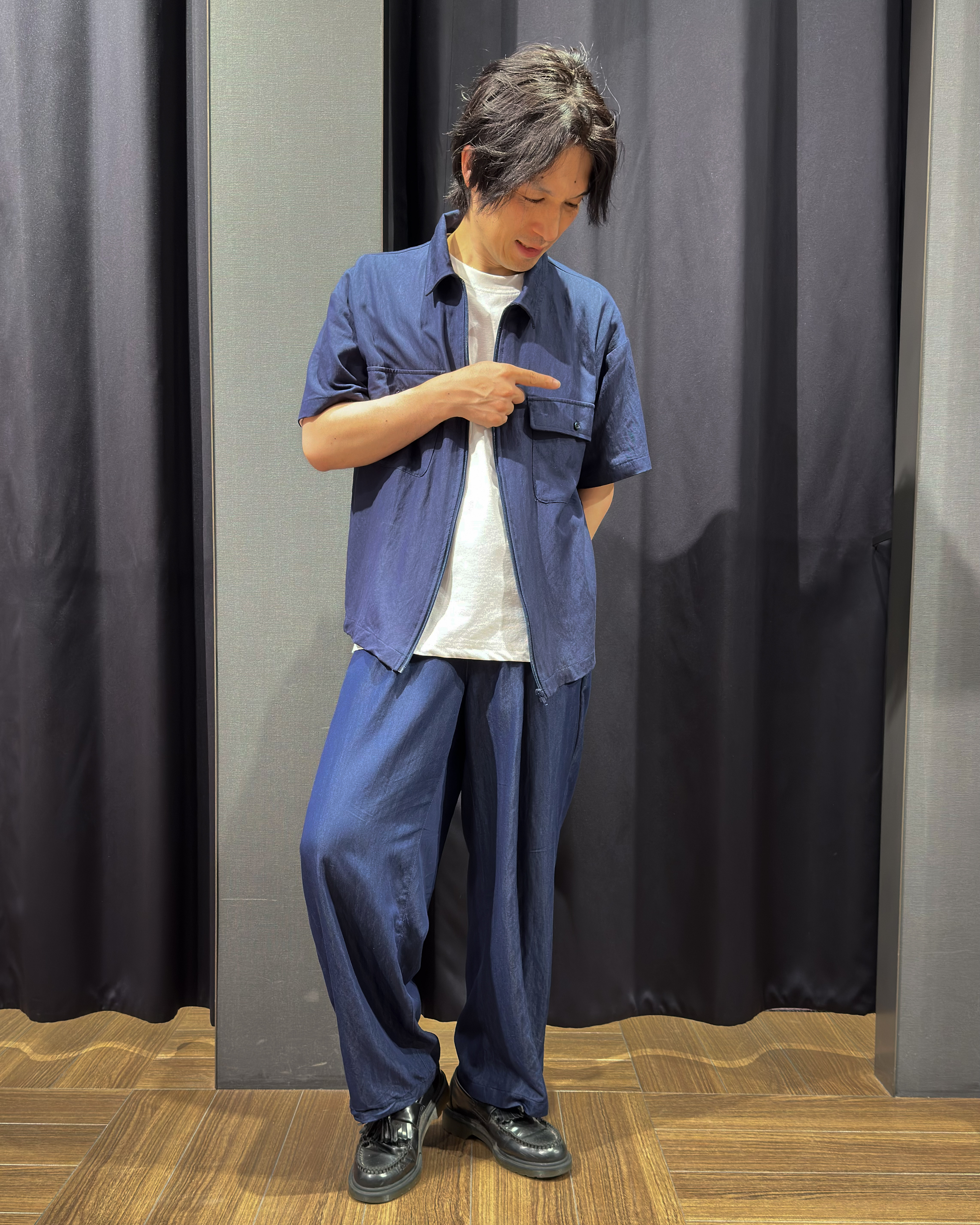 tomoyaさんの「THE SHOP TK｜【セットアップ可／洗濯機OK】アソート ジップ半袖シャツ」を使ったコーディネート