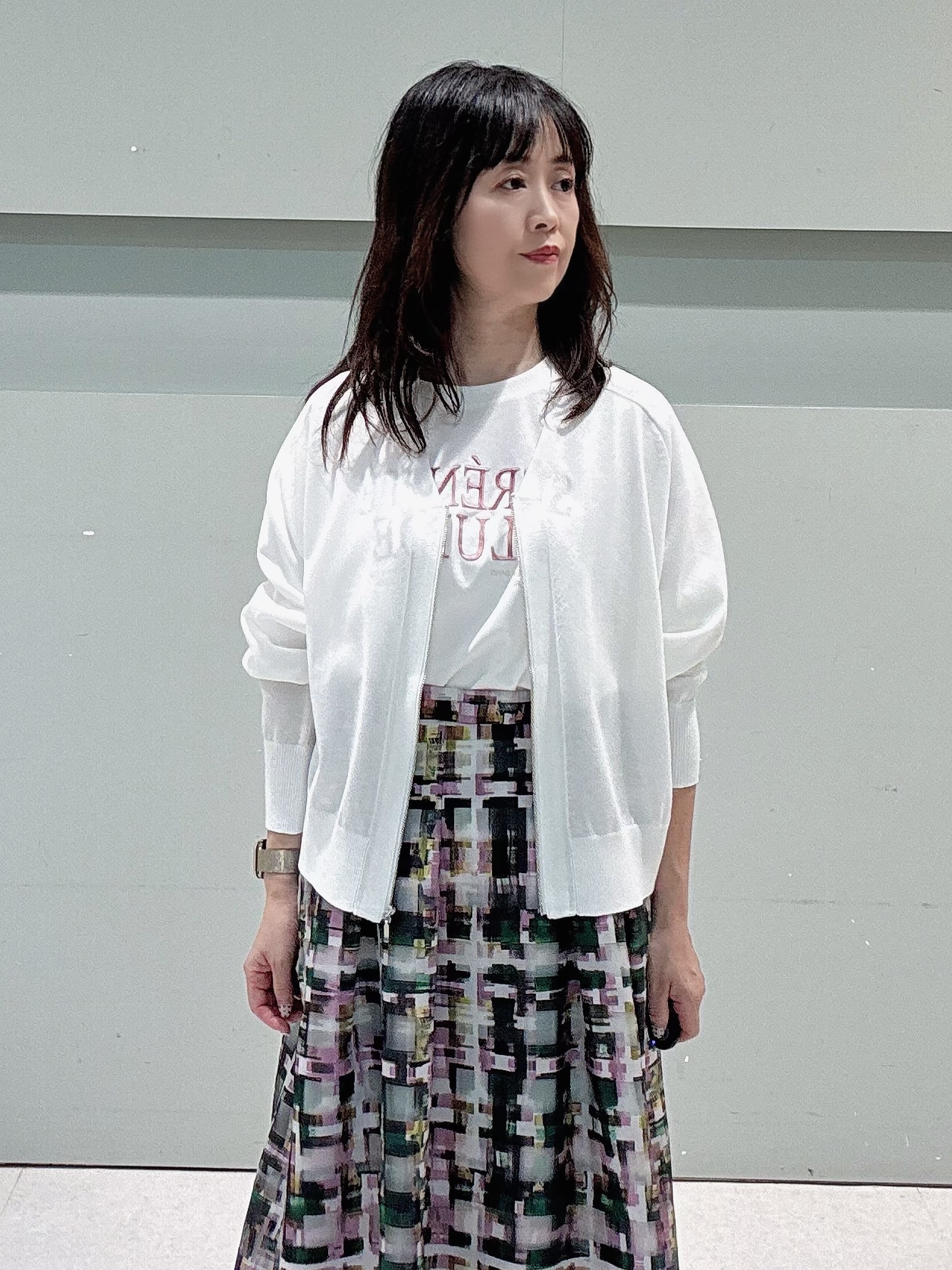 makiさんの「UNTITLED｜【アンサンブル可/日除け・冷房対策】シアーレーヨンZIPカーディガン」を使ったコーディネート