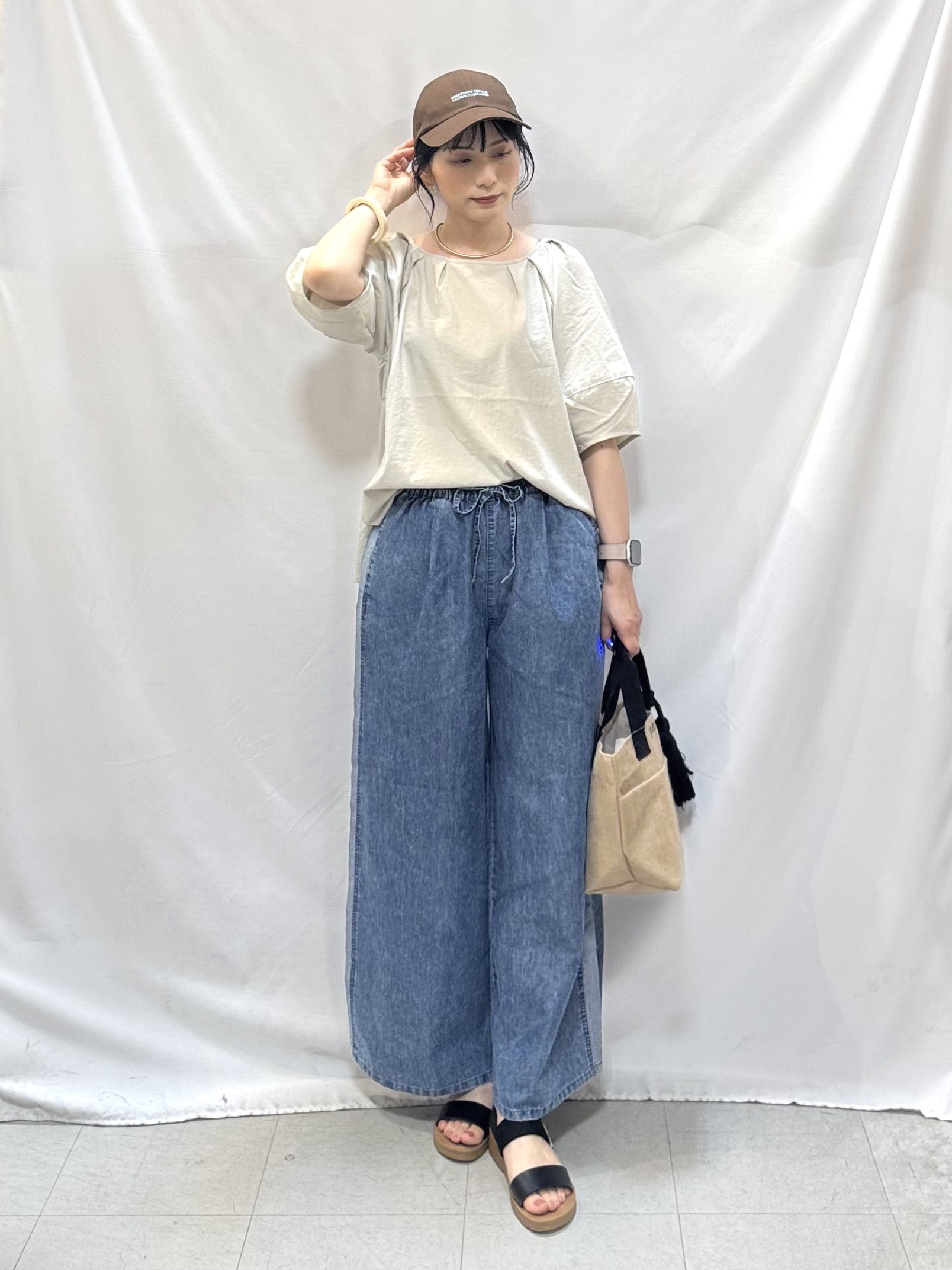 𝐇𝐢𝐫𝐨𝐦𝐢さんの「SHOO･LA･RUE｜【S-LL/洗濯機可/セットアップ可】軽凛(かろりん) ひんやりタックブラウス」を使ったコーディネート