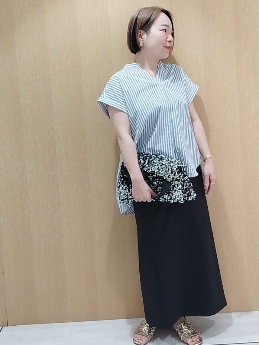 s u g iさんの「UNTITLED｜【吸水速乾/接触冷感】バックプリーツデザインブラウス」を使ったコーディネート