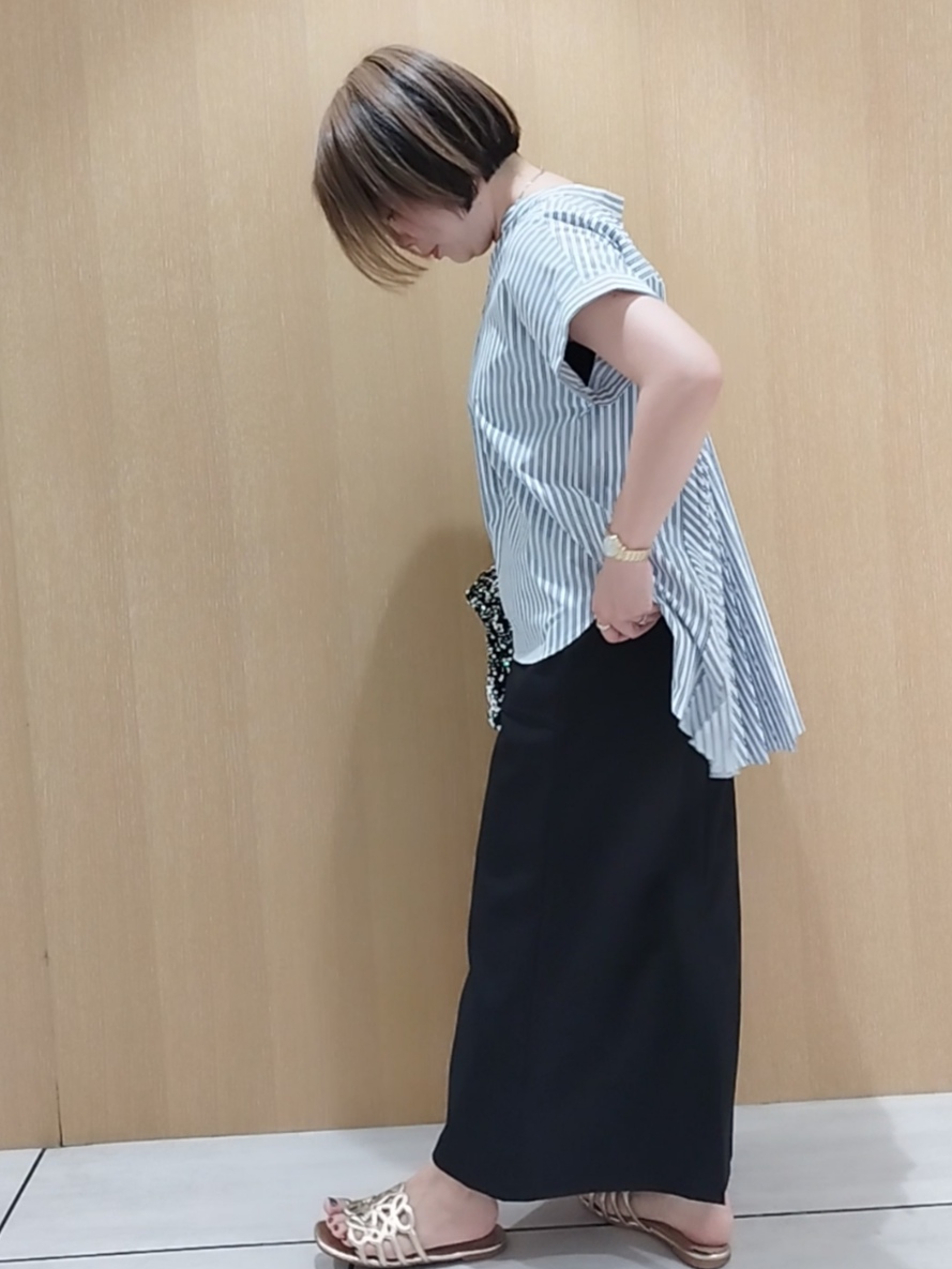 s u g iさんの「UNTITLED｜【吸水速乾/接触冷感】バックプリーツデザインブラウス」を使ったコーディネート