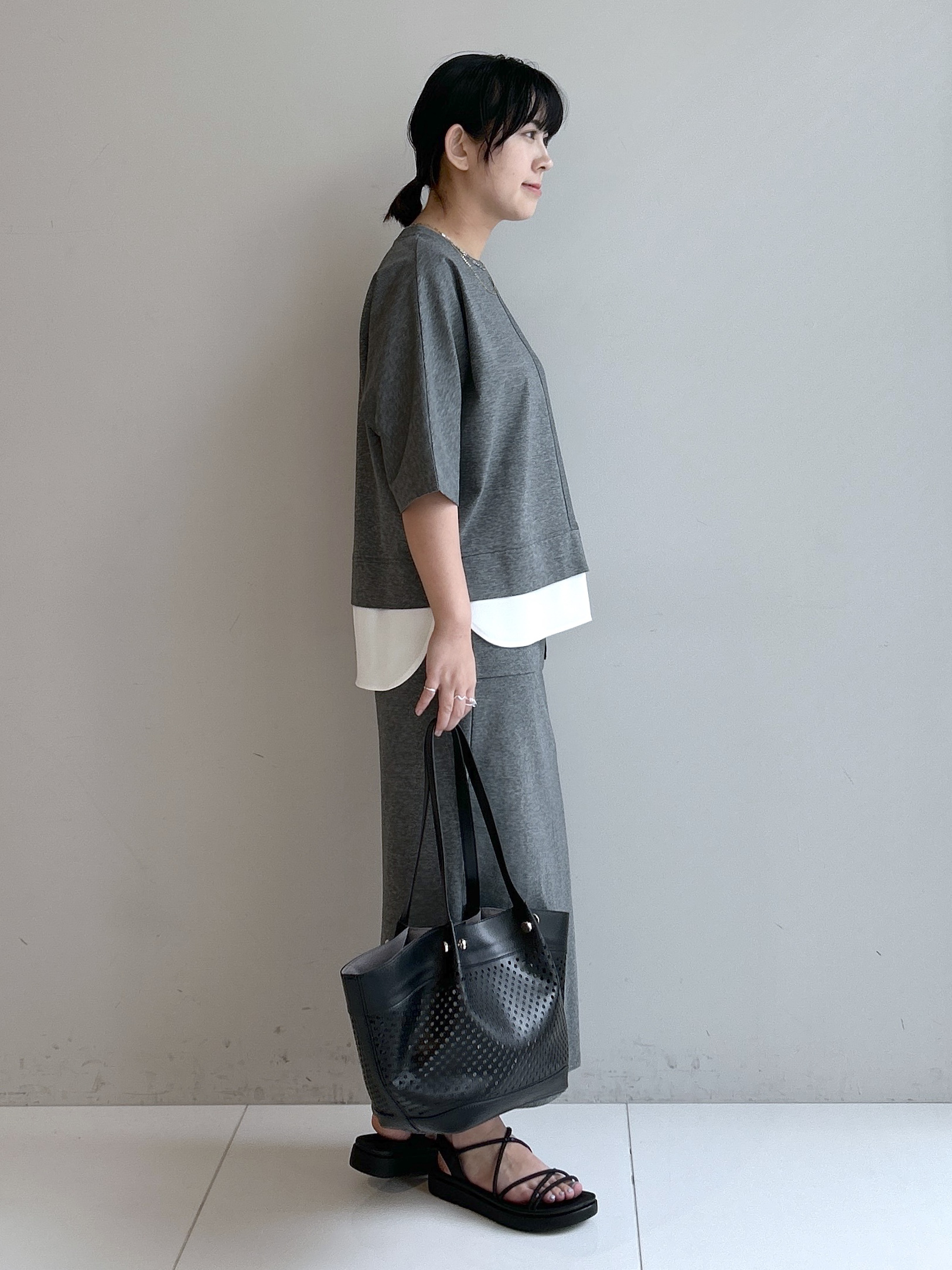 Hirokaさんの「grove｜【着回し◎】レイヤード風セットアップ」を使ったコーディネート