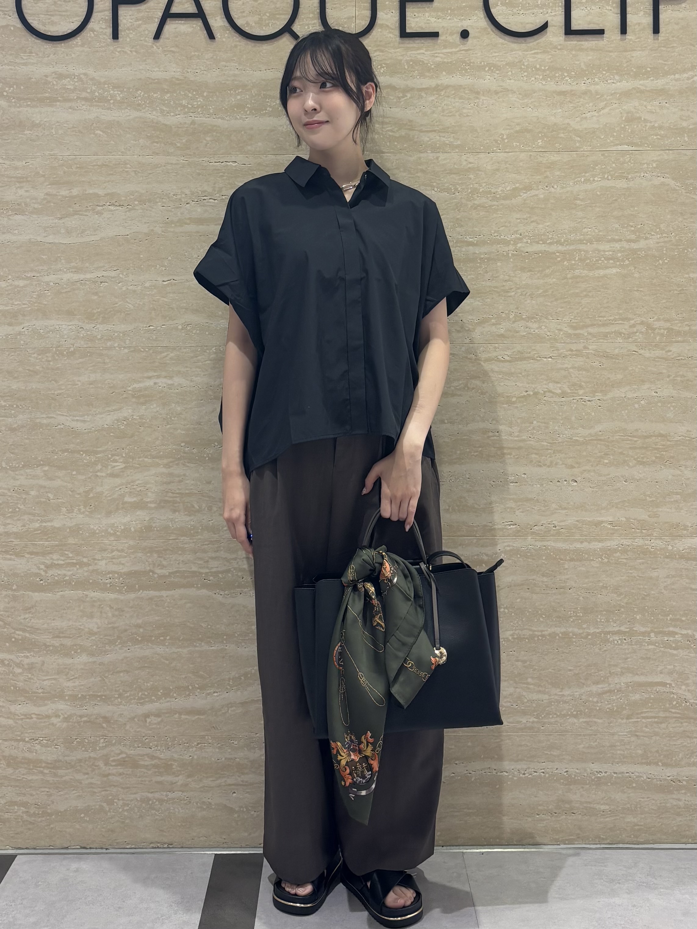 Ririkaさんの「OPAQUE.CLIP｜タックニュアンスフォルムシャツ【洗濯機OK】」を使ったコーディネート