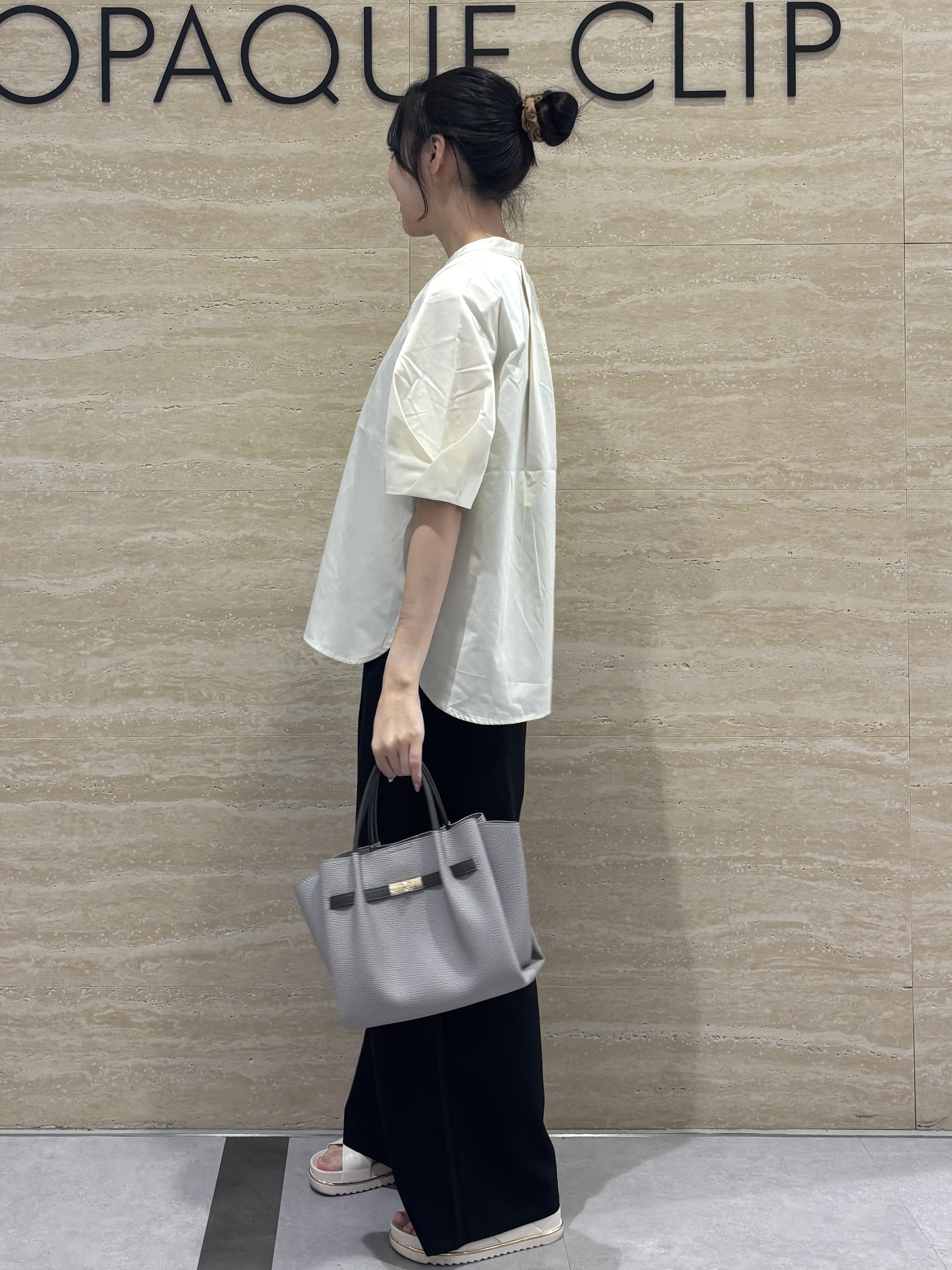 Ririkaさんの「OPAQUE.CLIP｜タックスリーブ スキッパーブラウス【洗濯機OK】」を使ったコーディネート