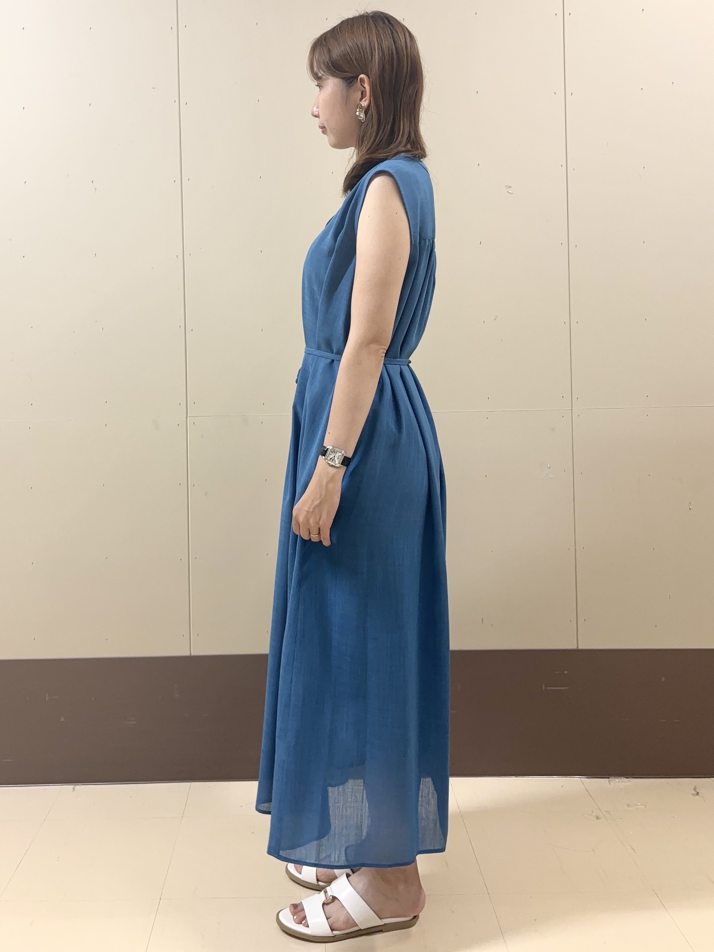 yuriさんの「UNTITLED｜【通気性/前開きボタン】シアーVネックワンピース」を使ったコーディネート