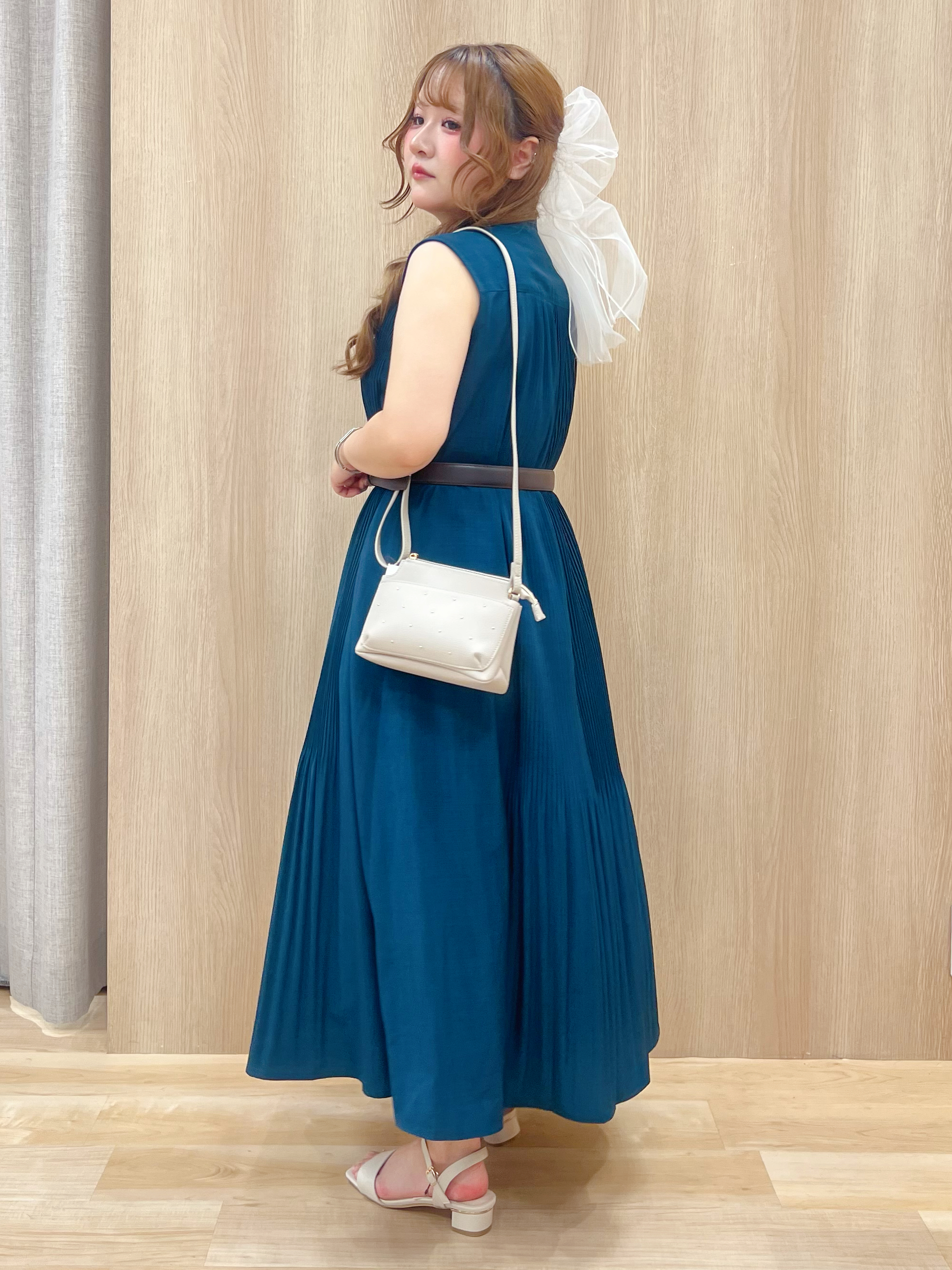 みことさんの「grove｜【低身長さんも選べる着丈・洗濯機◎】プリーツベルトワンピース」を使ったコーディネート