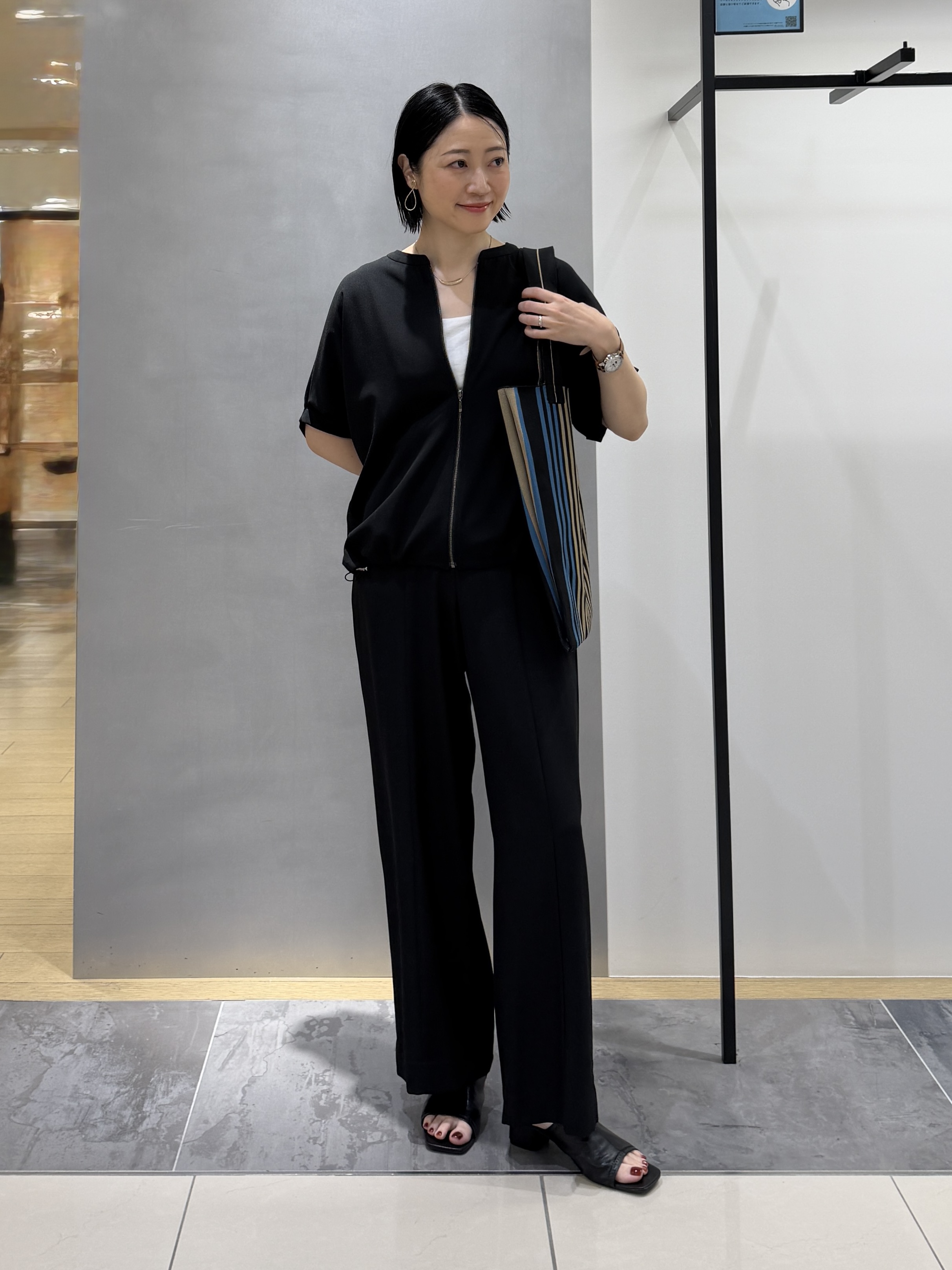 shihoさんの「INDIVI｜【着る日傘】ドルマンフォルムブルゾン」を使ったコーディネート