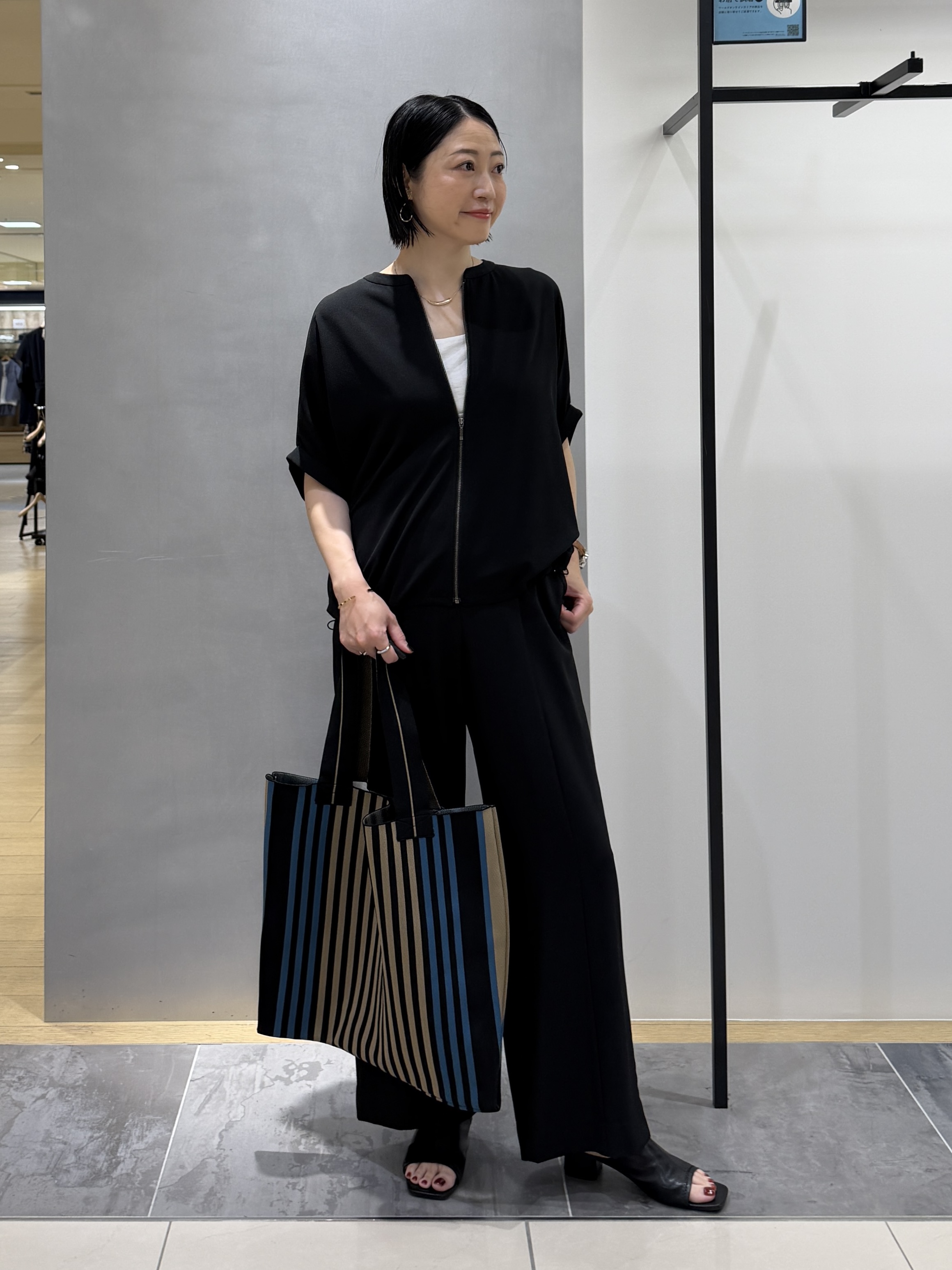 shihoさんの「INDIVI｜【着る日傘】ドルマンフォルムブルゾン」を使ったコーディネート