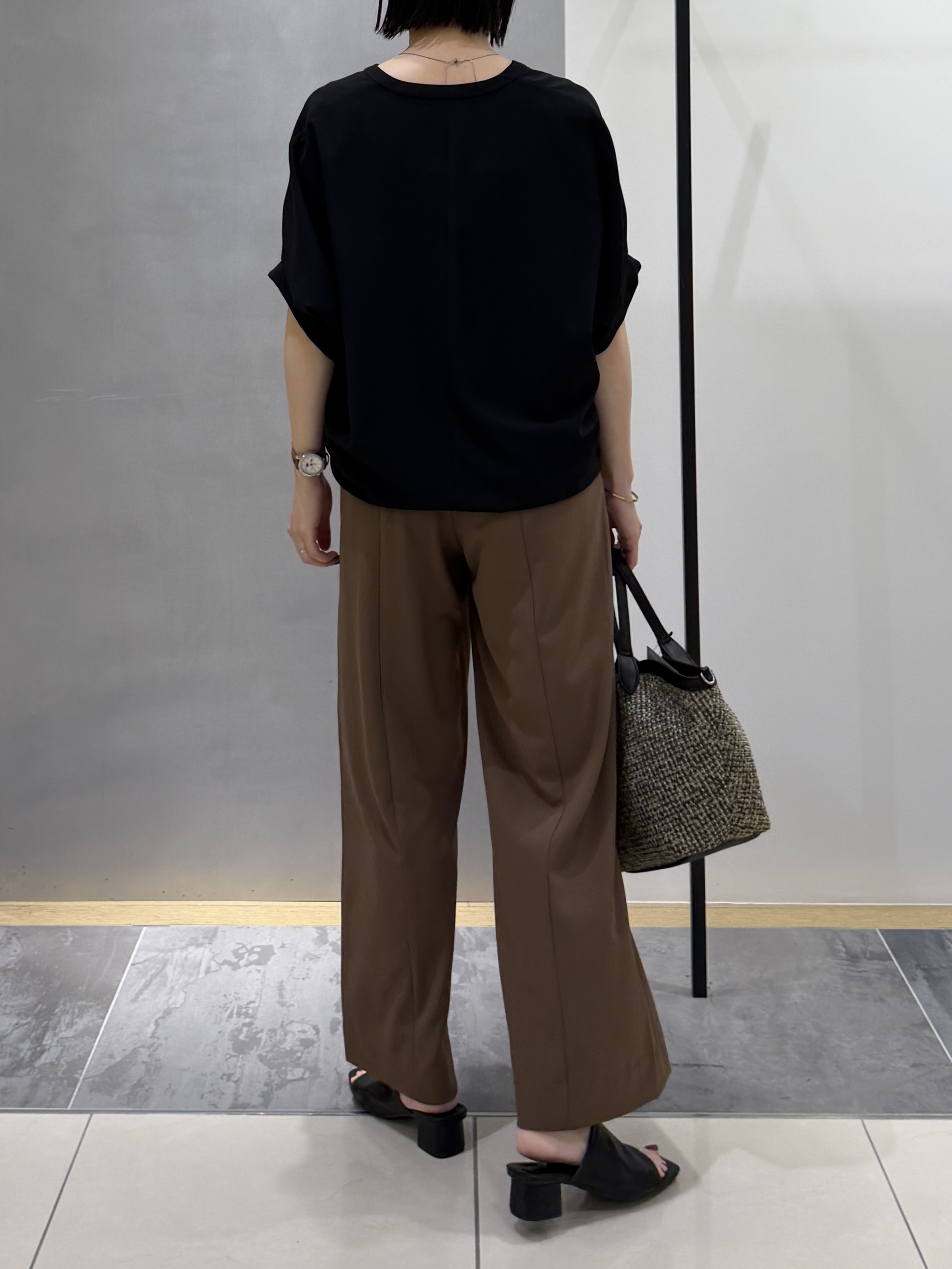 shihoさんの「INDIVI｜【着る日傘】ドルマンフォルムブルゾン」を使ったコーディネート
