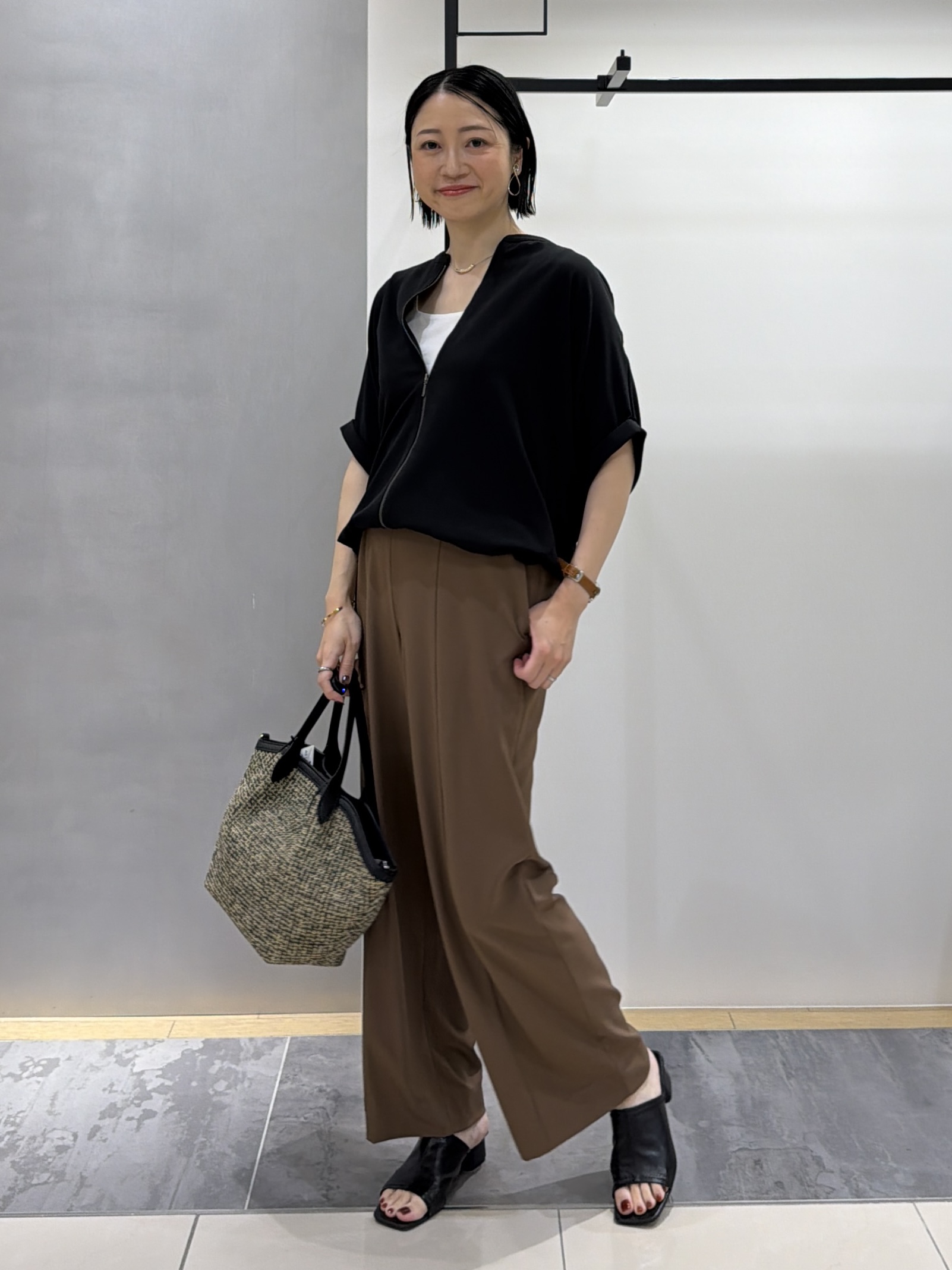 shihoさんの「INDIVI｜【着る日傘】ドルマンフォルムブルゾン」を使ったコーディネート