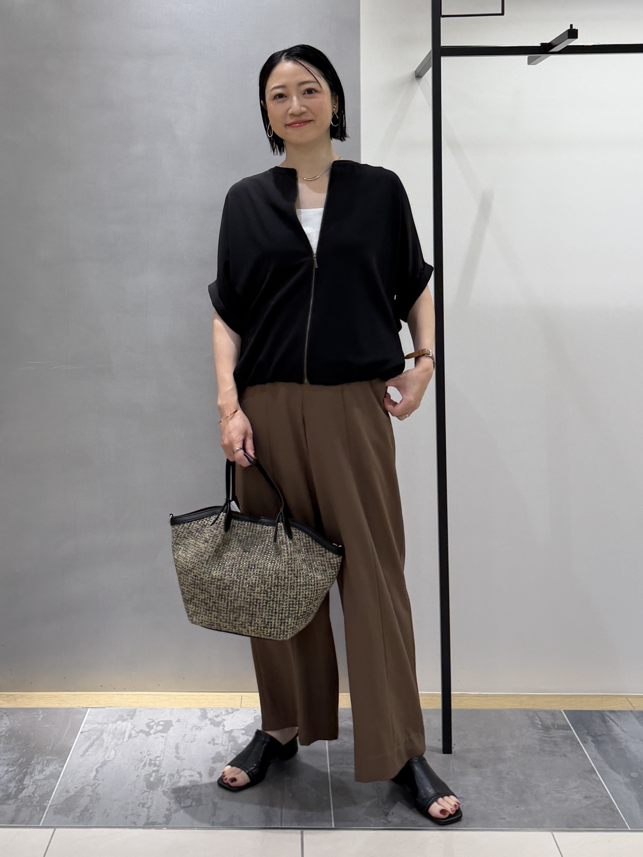 shihoさんの「INDIVI｜【着る日傘】ドルマンフォルムブルゾン」を使ったコーディネート