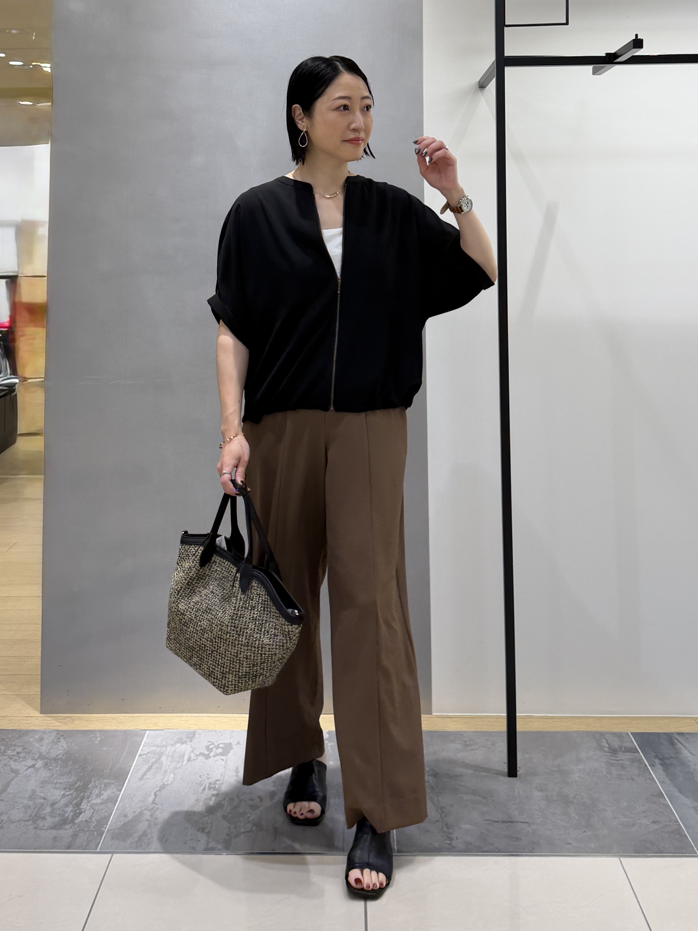 shihoさんの「INDIVI｜【着る日傘】ドルマンフォルムブルゾン」を使ったコーディネート