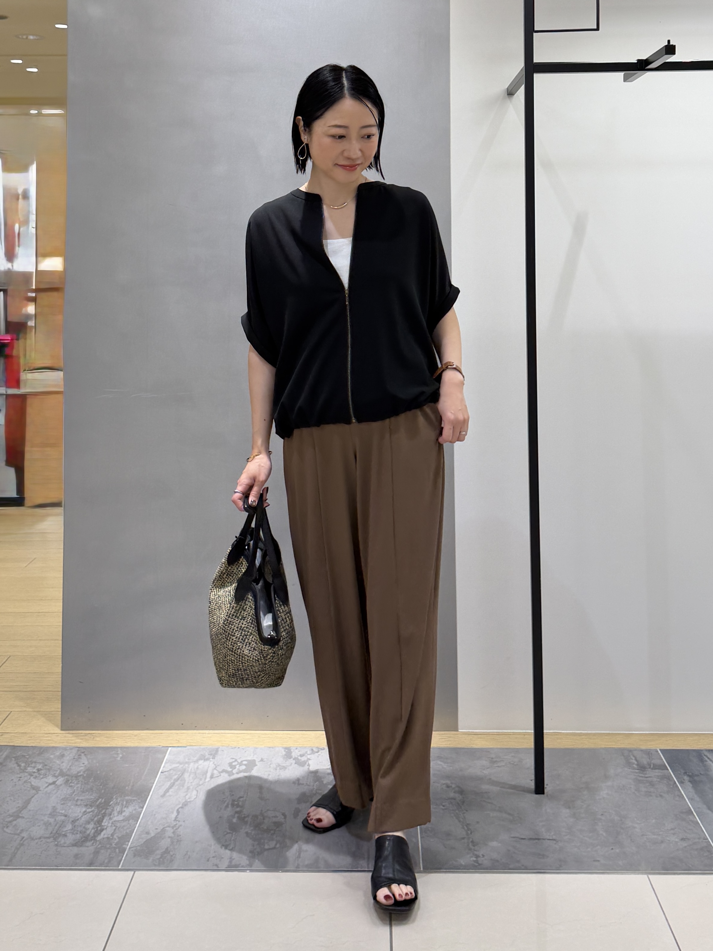 shihoさんの「INDIVI｜【着る日傘】ドルマンフォルムブルゾン」を使ったコーディネート