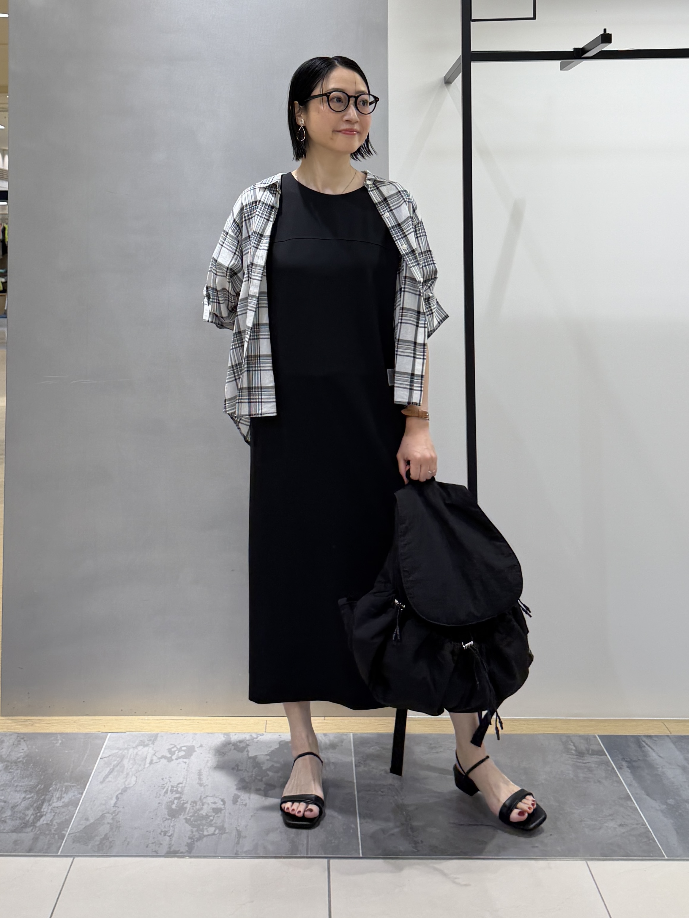 shihoさんの「INDIVI｜【透け感／2WAY】袖アレンジ チェックシャツ」を使ったコーディネート