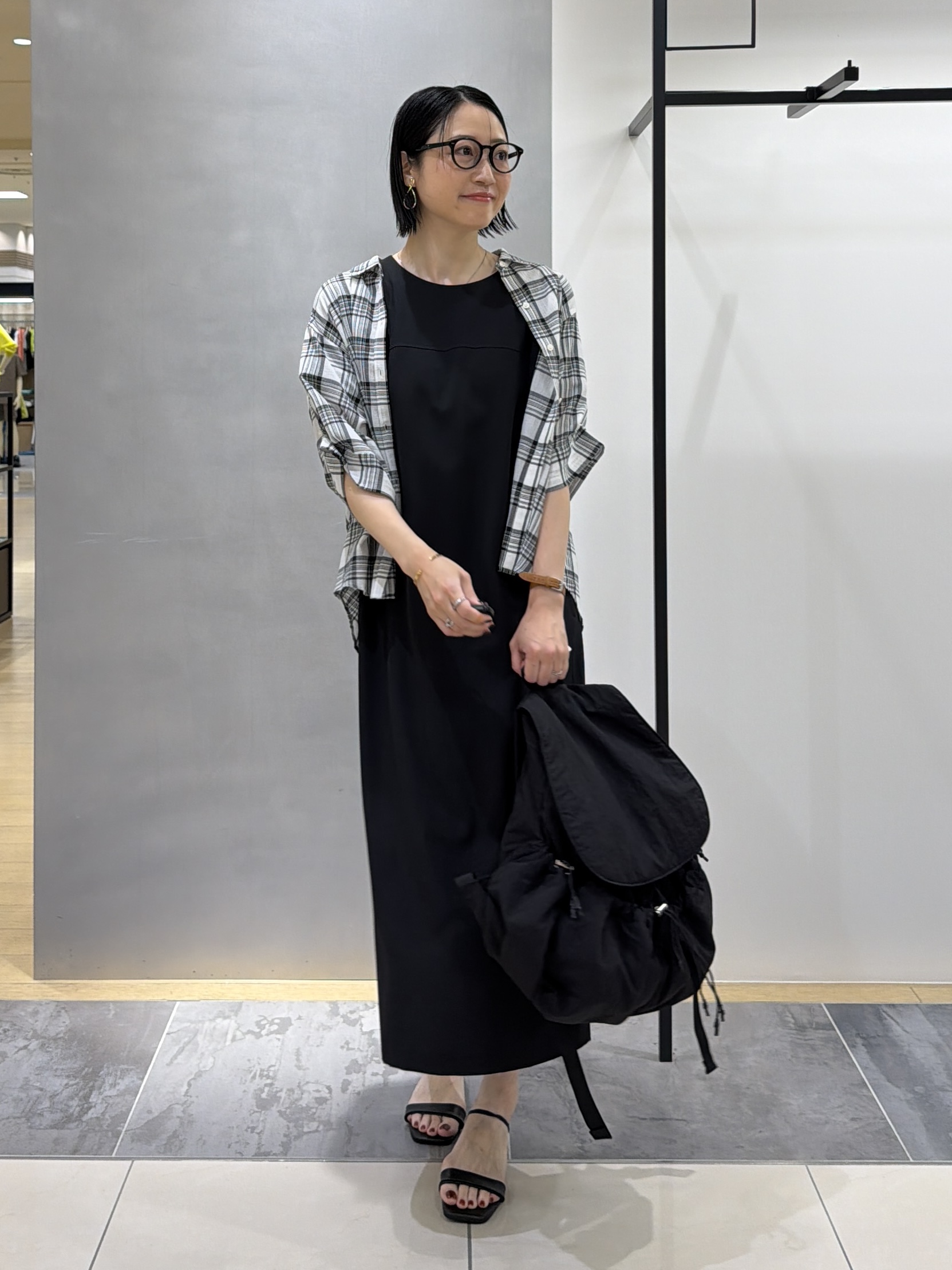 shihoさんの「INDIVI｜【透け感／2WAY】袖アレンジ チェックシャツ」を使ったコーディネート