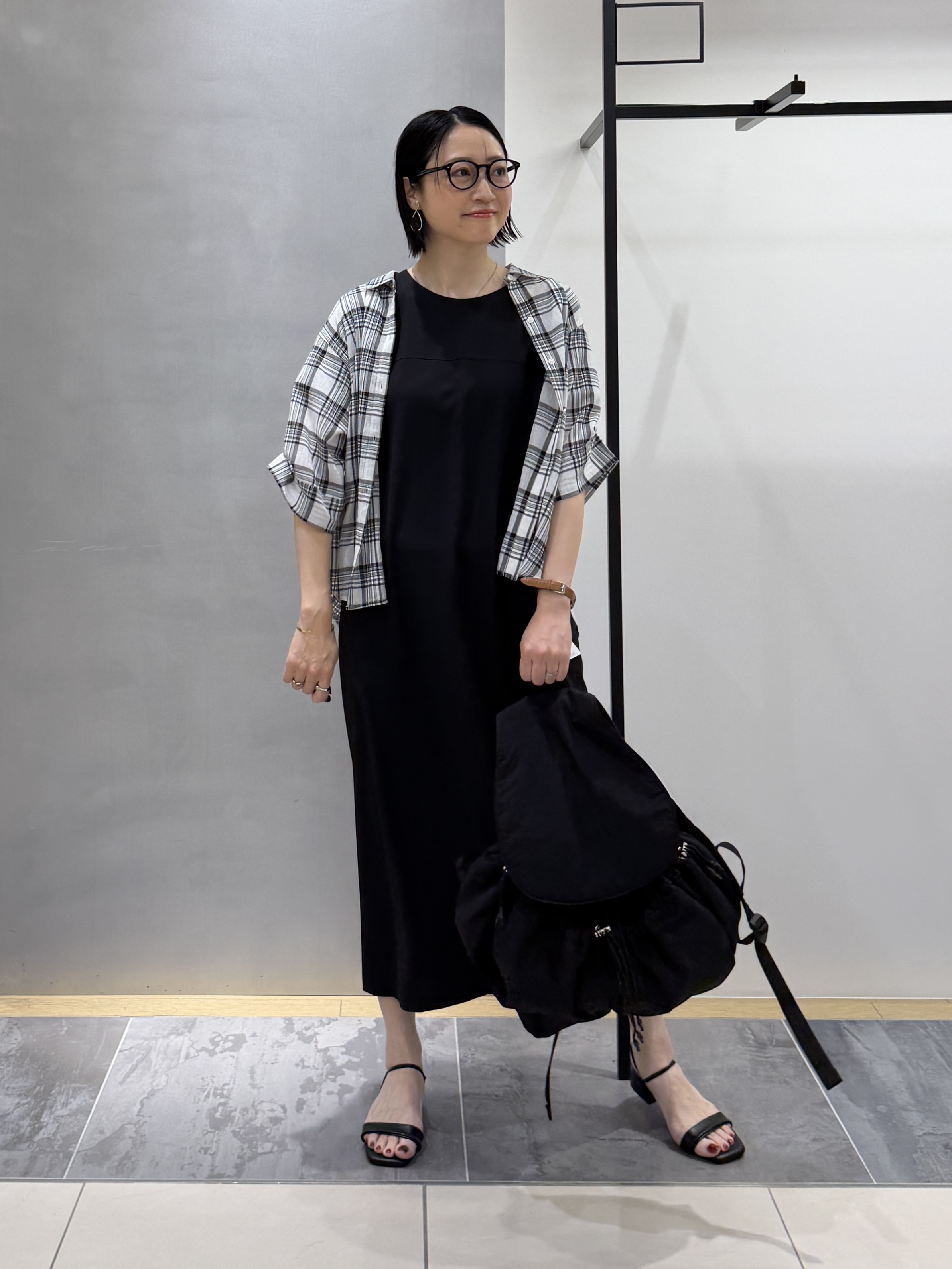 shihoさんの「INDIVI｜【透け感／2WAY】袖アレンジ チェックシャツ」を使ったコーディネート