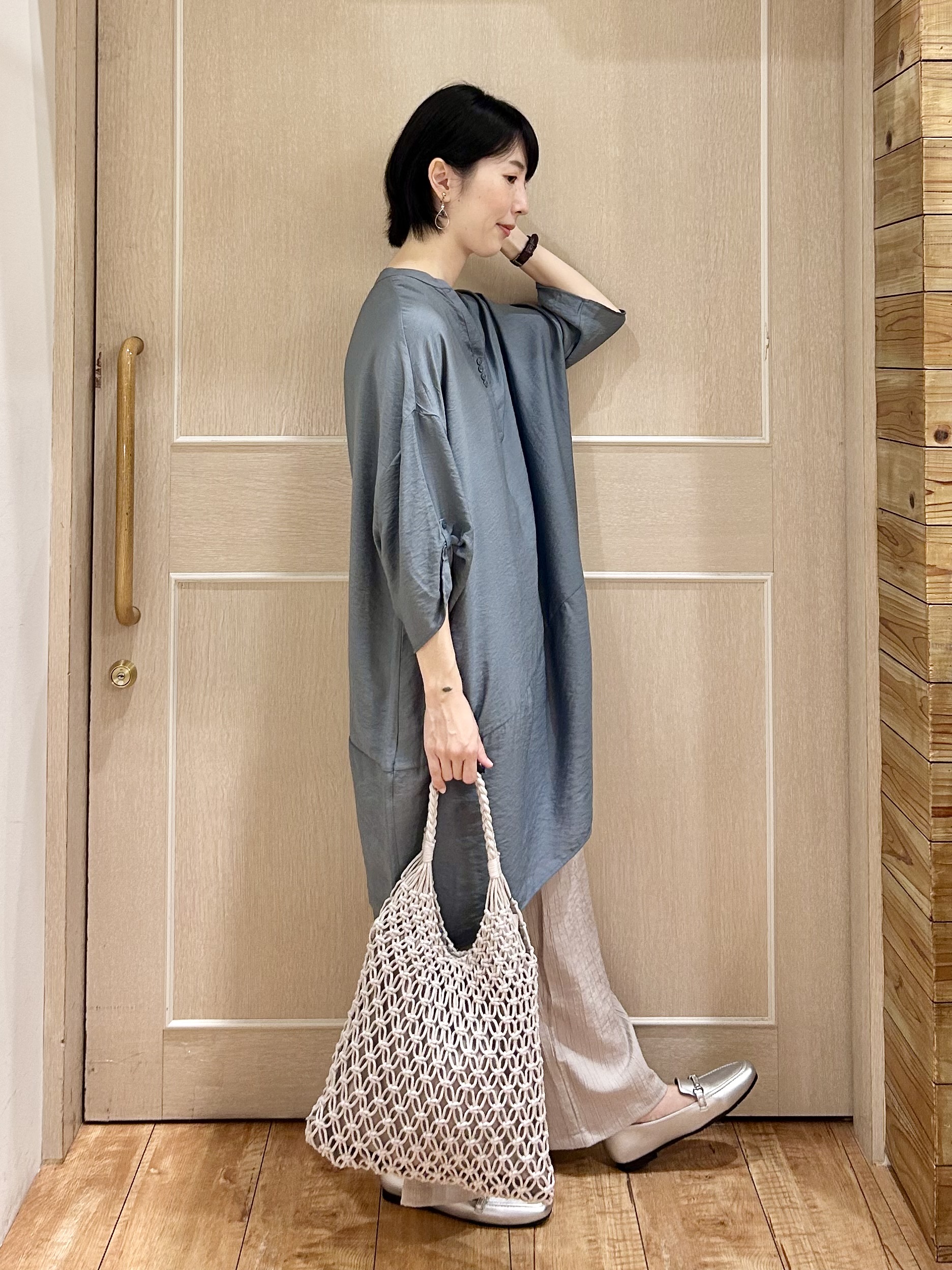 ちぐささんの「SHOO･LA･RUE｜【ひんやり/S-LL/洗濯後しわになりにくい】体型カバーにも ゆるっとリラックス 7分袖チュニック」を使ったコーディネート