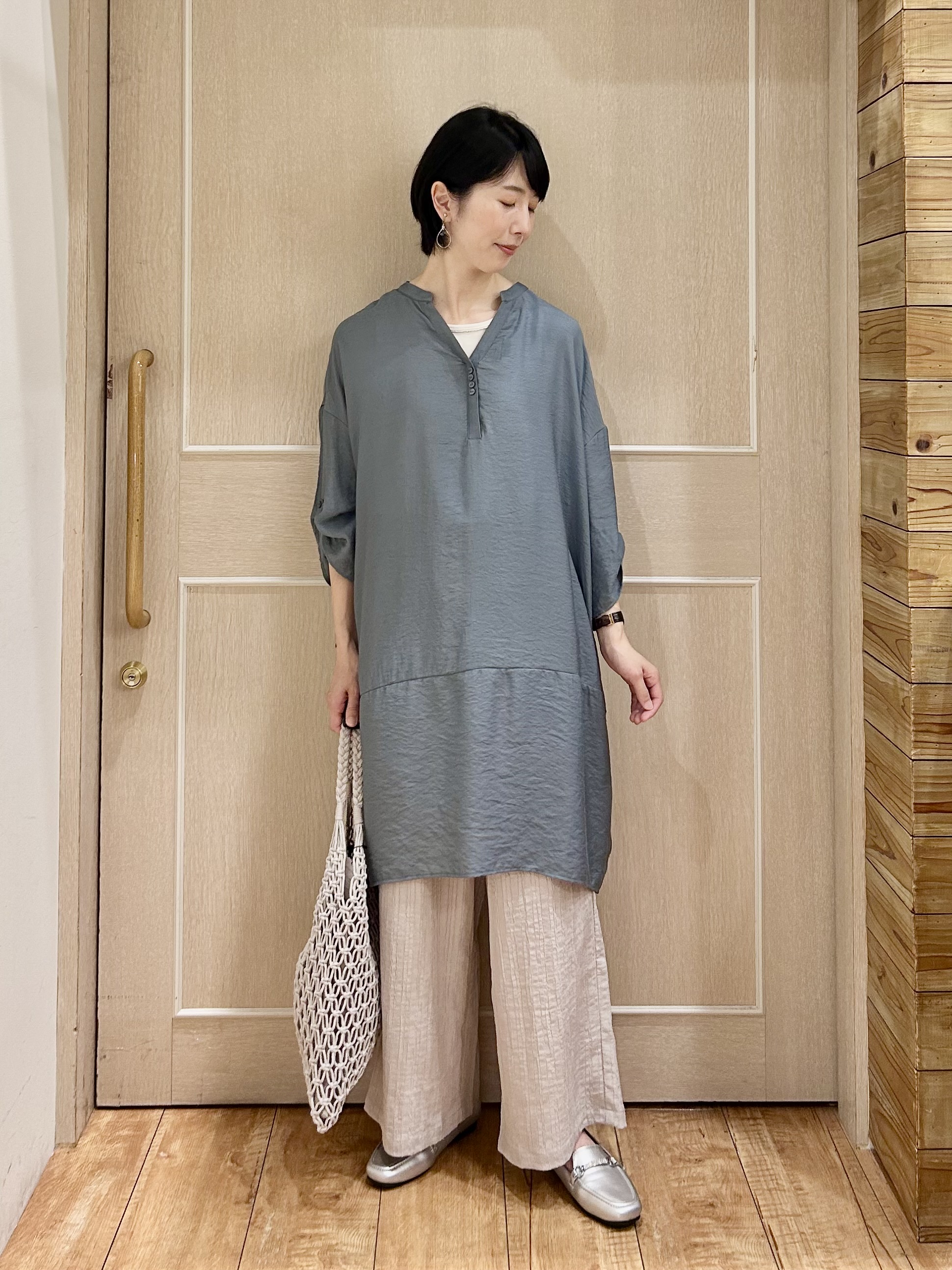 ちぐささんの「SHOO･LA･RUE｜【ひんやり/S-LL/洗濯後しわになりにくい】体型カバーにも ゆるっとリラックス 7分袖チュニック」を使ったコーディネート
