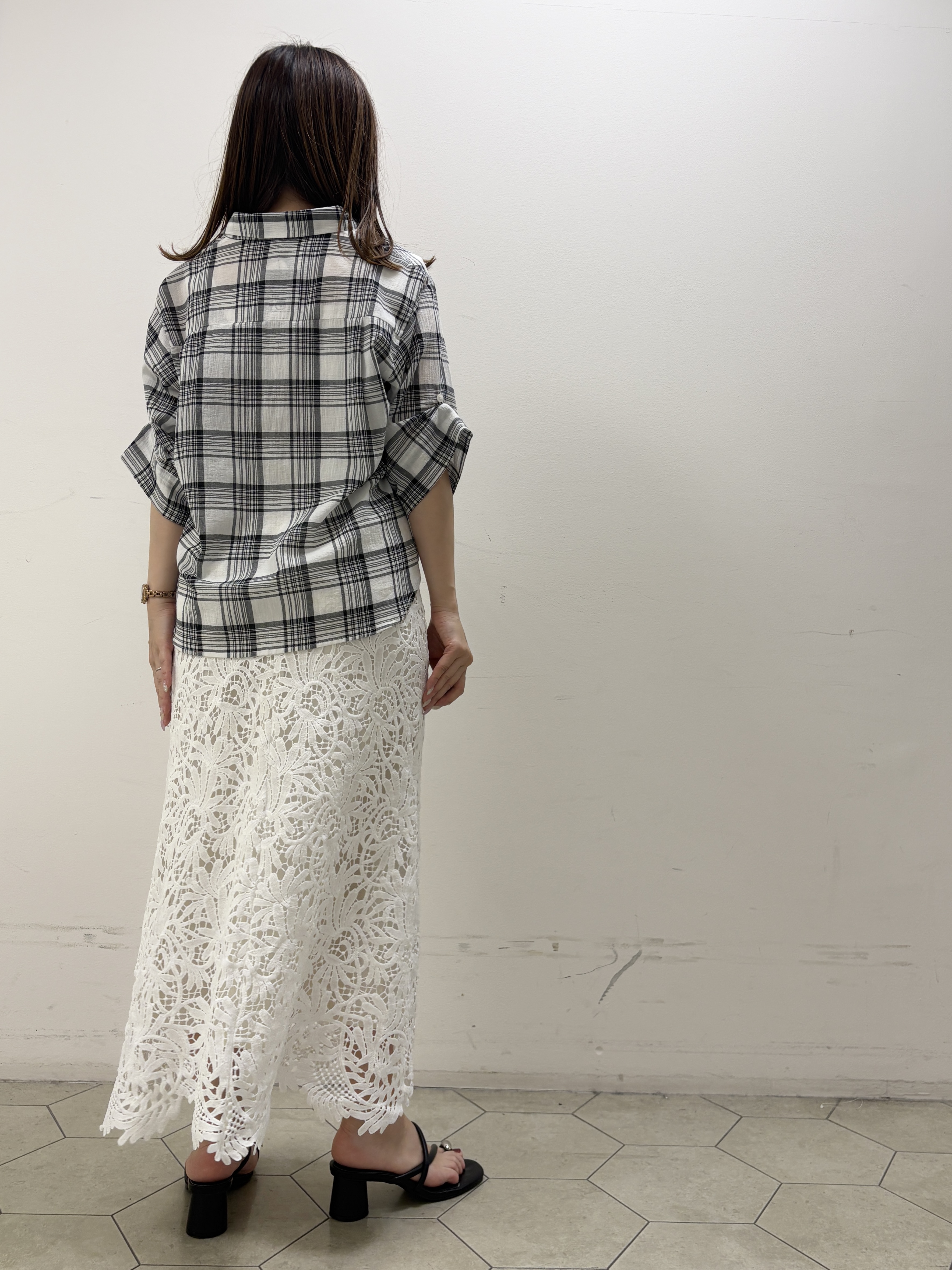 kahoさんの「INDIVI｜【透け感／2WAY】袖アレンジ チェックシャツ」を使ったコーディネート